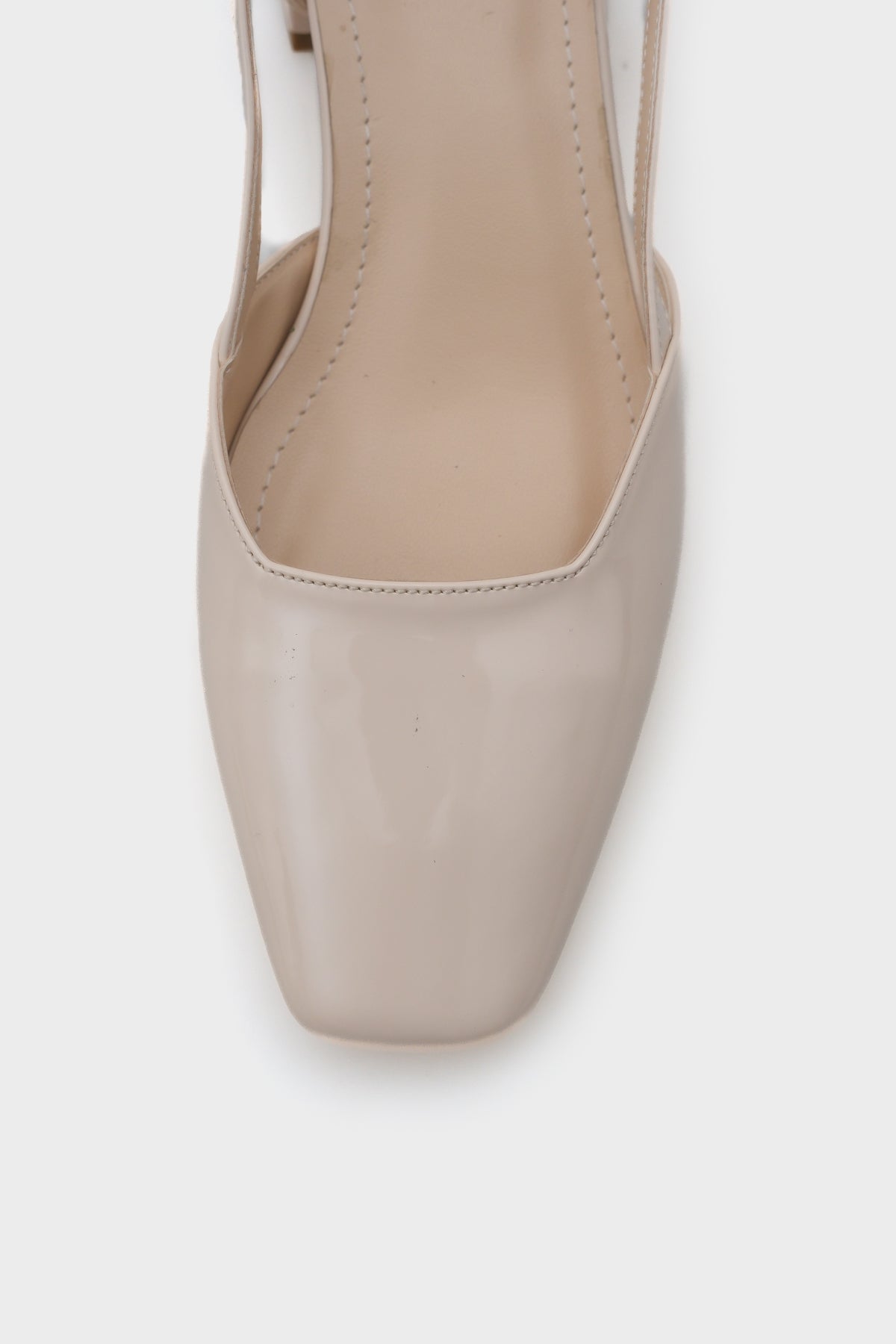 Rana Arkası Açık Küt Burunlu Kalın Topuklu Rugan Kadın Ayakkabı