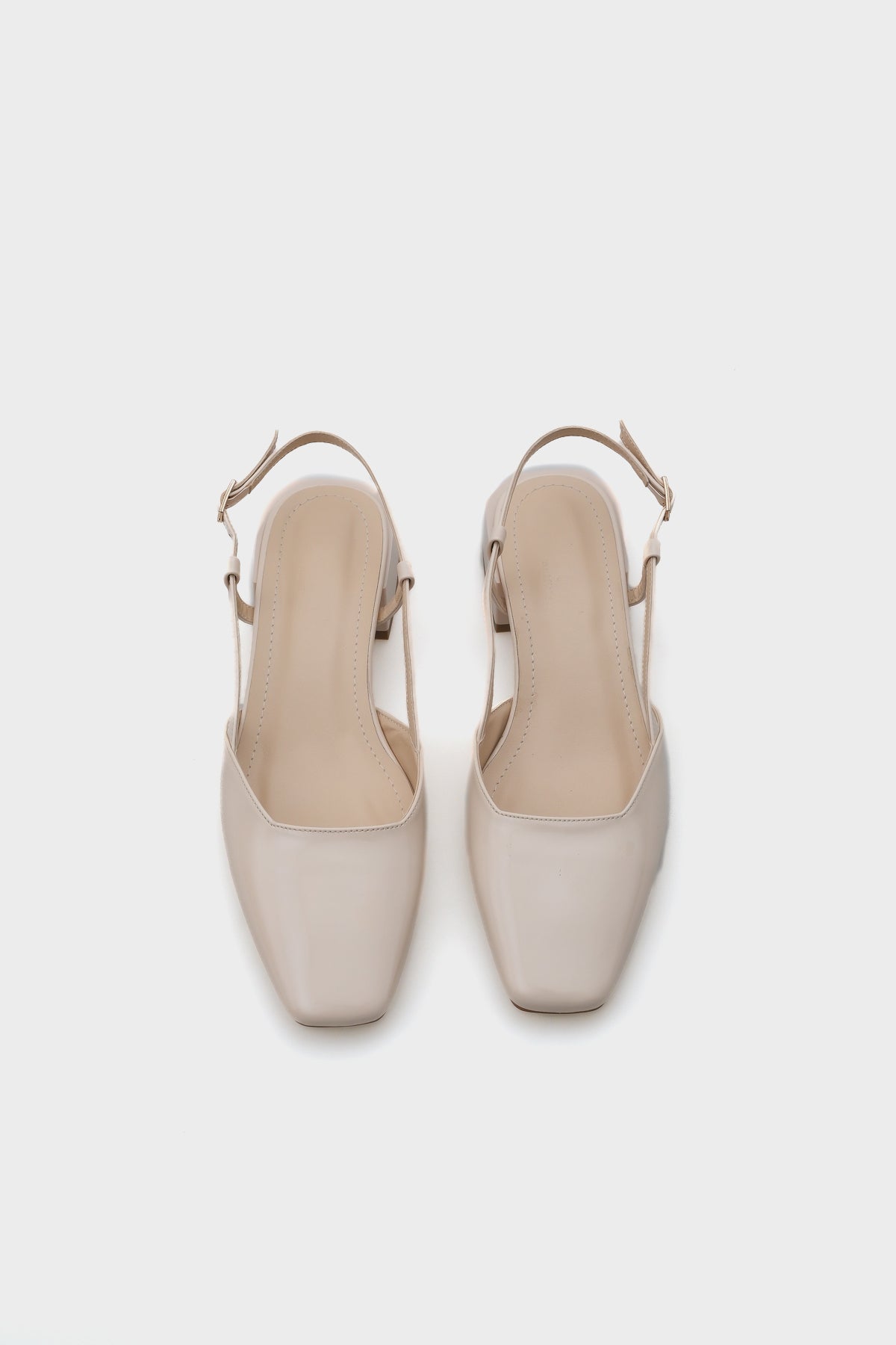 Rana Arkası Açık Küt Burunlu Kalın Topuklu Rugan Kadın Ayakkabı