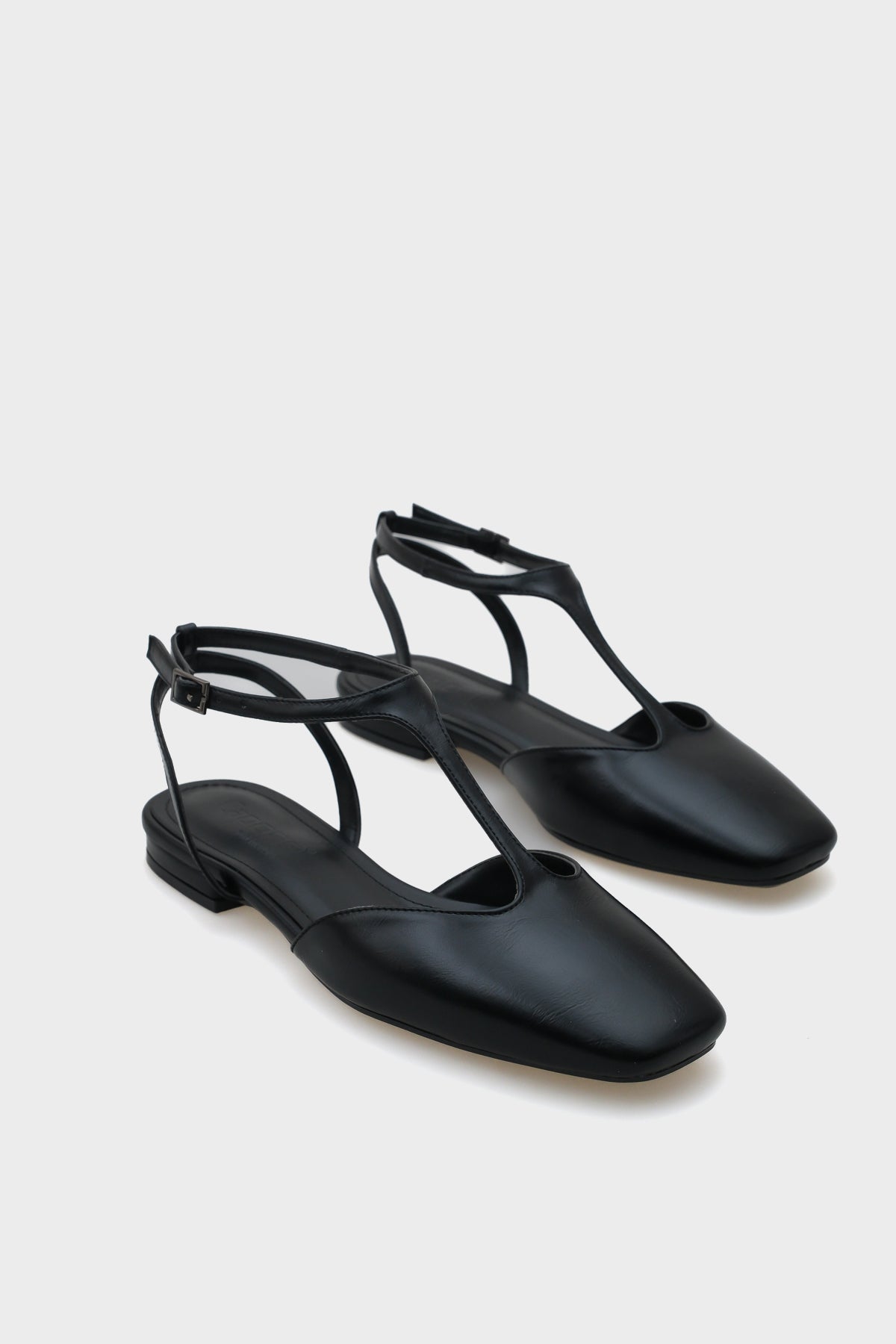 Andi Bilekten Bantlı Kadın Babet