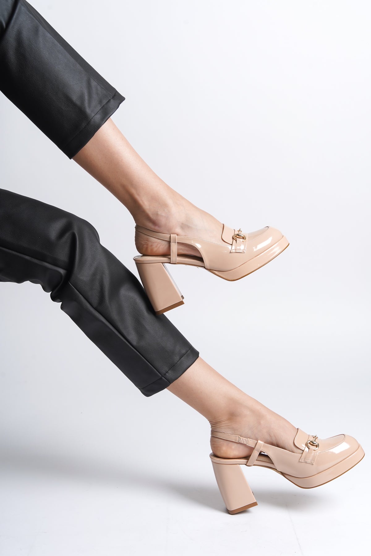 Arkası Açık Tokalı Platform Topuklu Rugan Kadın Ayakkabı