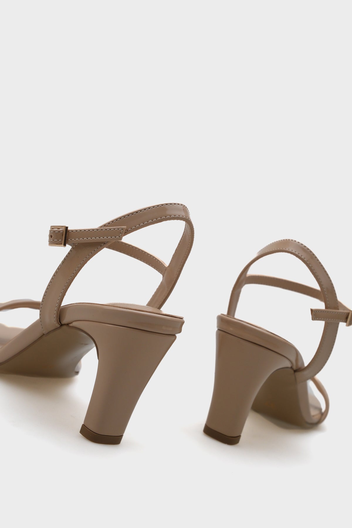 Cresa Orta Topuklu Tek Bantlı Bilekten Bantlı Kadın Sandalet