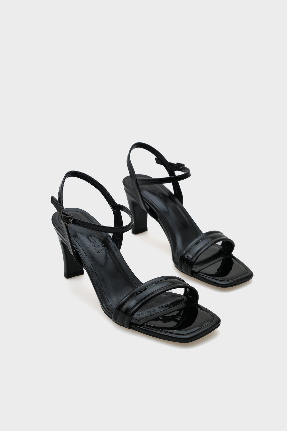Cresa Orta Topuklu Tek Bantlı Bilekten Bantlı Kadın Sandalet