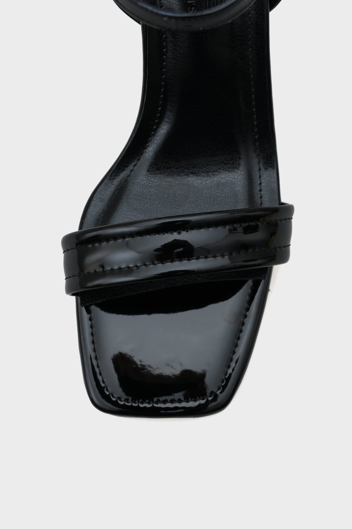 Cresa Orta Topuklu Tek Bantlı Bilekten Bantlı Kadın Sandalet