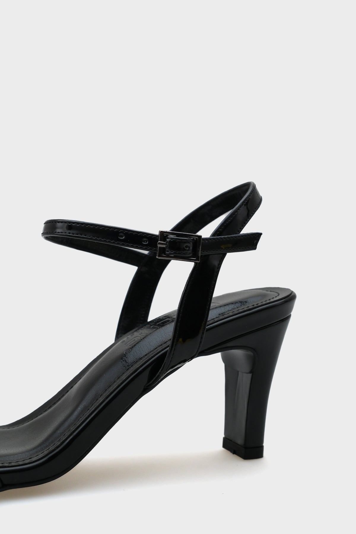 Cresa Orta Topuklu Tek Bantlı Bilekten Bantlı Kadın Sandalet