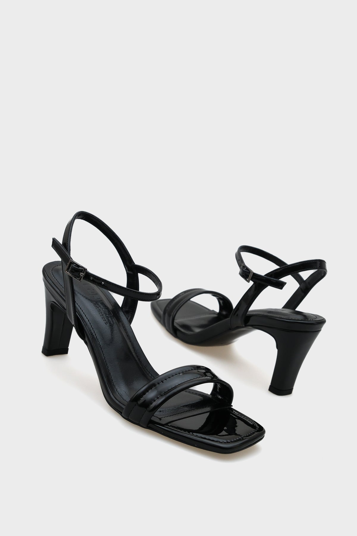 Cresa Orta Topuklu Tek Bantlı Bilekten Bantlı Kadın Sandalet