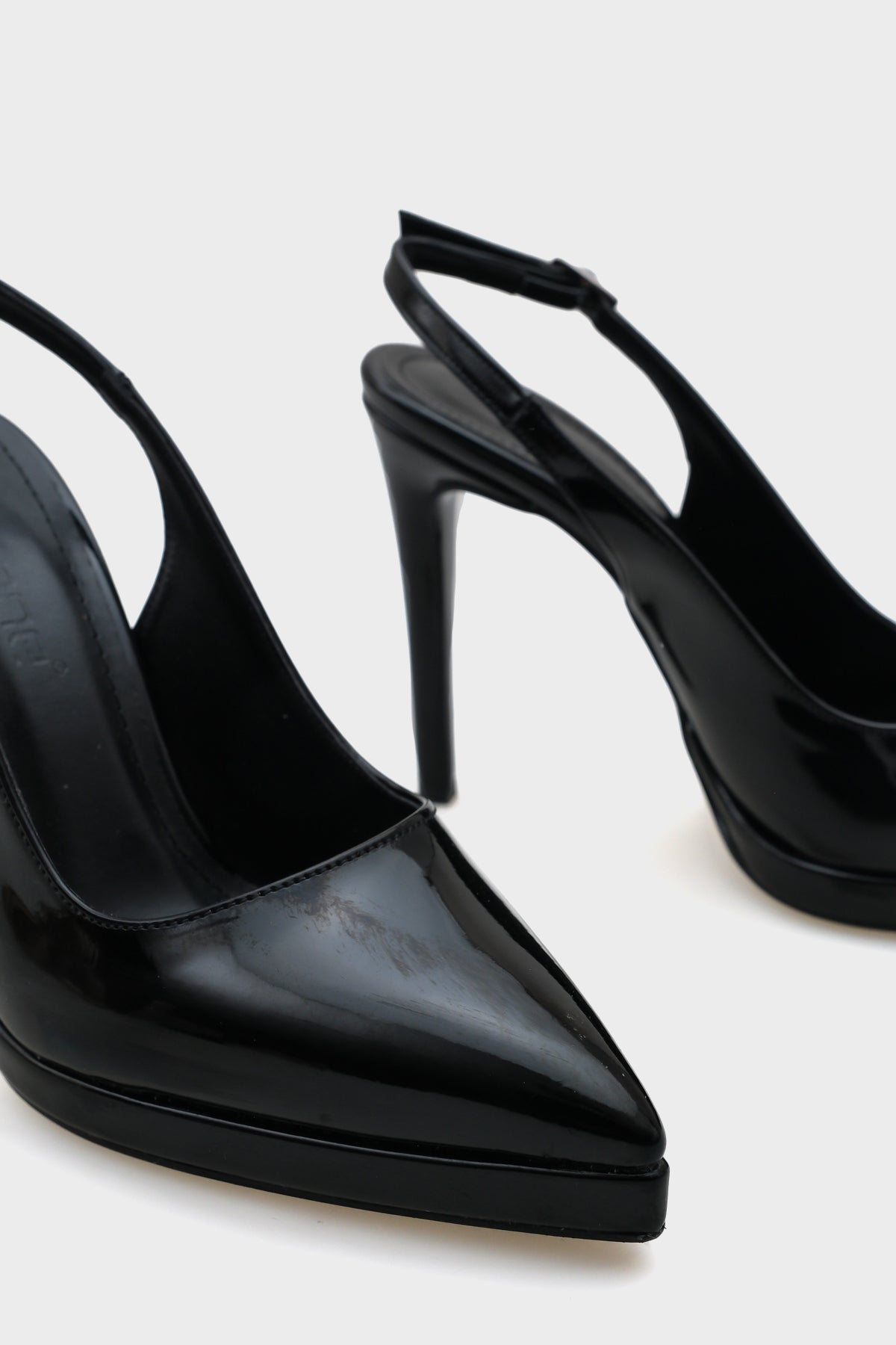 Risa Arkası Açık Sivri Burunlu Yüksek Topuklu  Platform  Kadın Ayakkabı