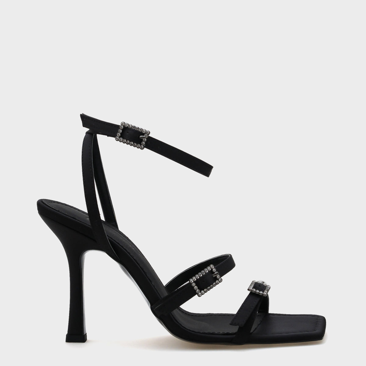 Crystal Taşlı Tokalı Yüksek Topuklu Küt Burunlu Kadın Sandalet