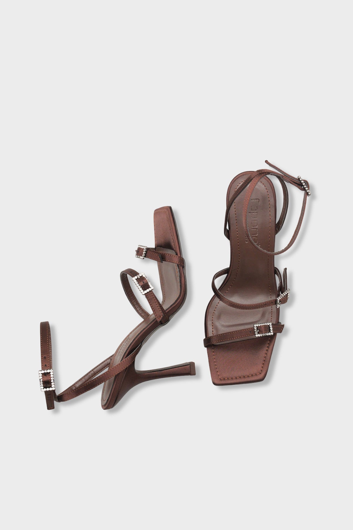 Connie Küt Burunlu Bilekten Bantlı Taşlı Tokalı Orta Topuklu Kadın Ayakkabı