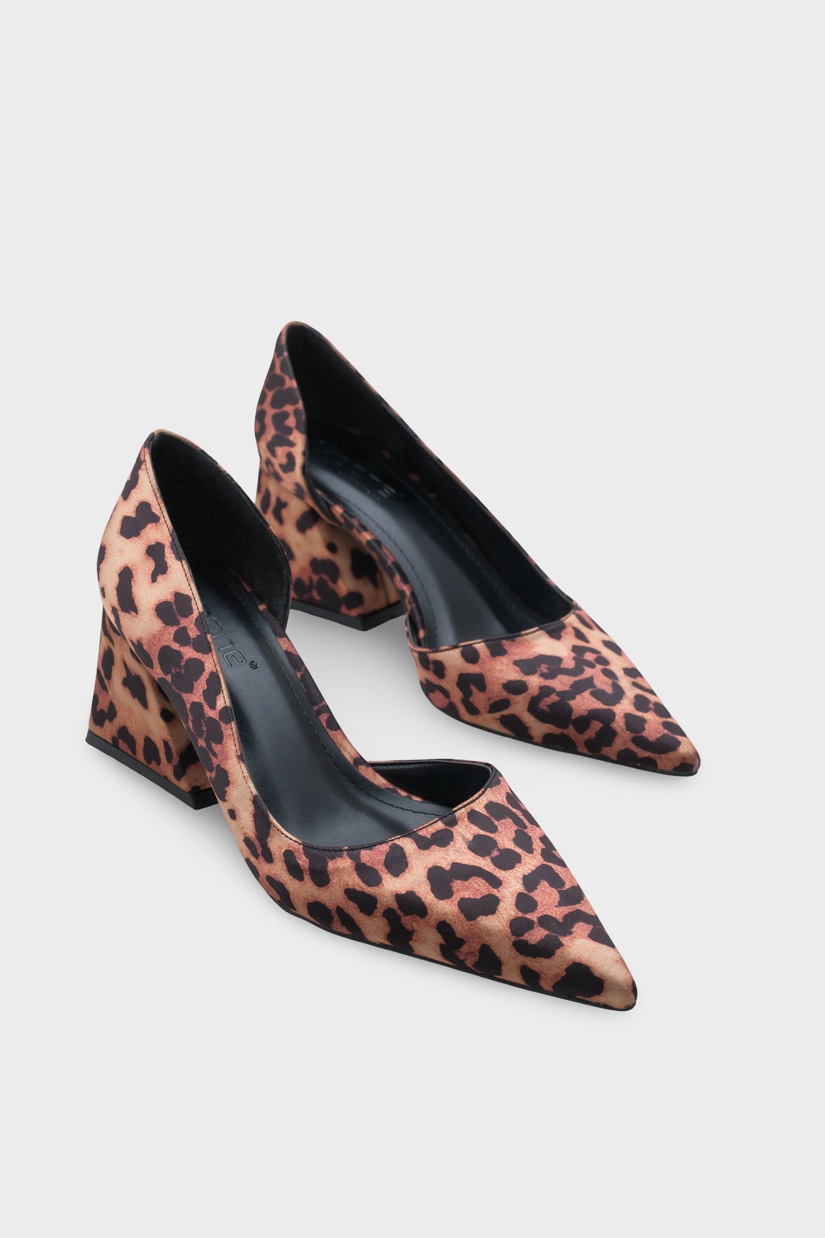 Romy Sivri Burunlu Orta Topuklu Kadın Ayakkabı