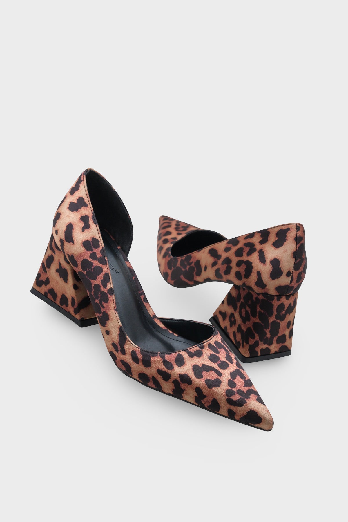 Romy Sivri Burunlu Orta Topuklu Kadın Ayakkabı