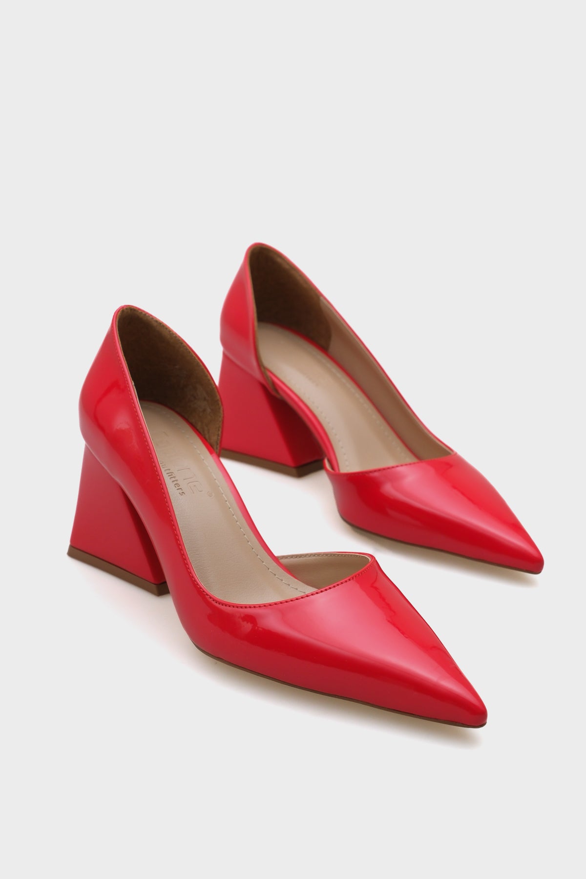 Romy Sivri Burunlu Orta Topuklu Kadın Ayakkabı