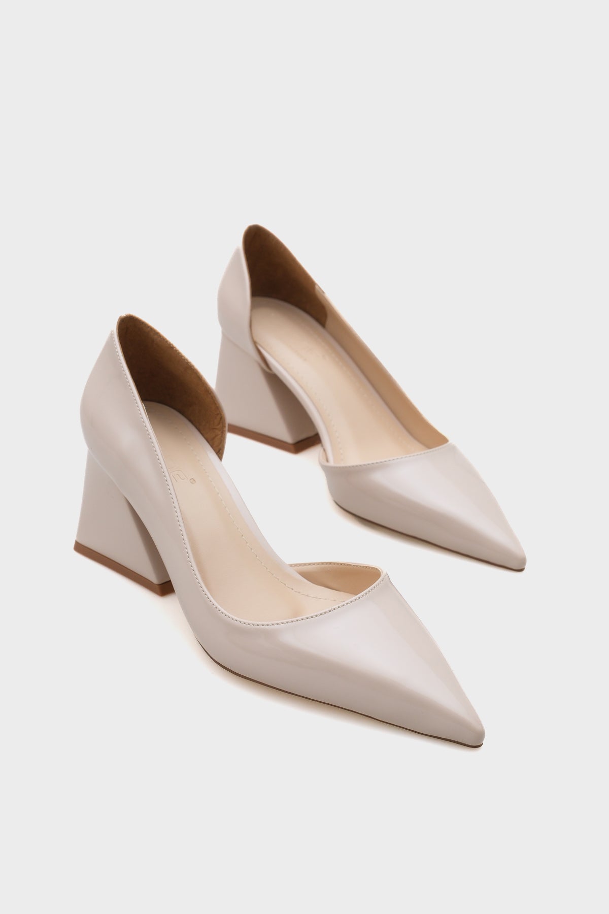 Romy Sivri Burunlu Orta Topuklu Kadın Ayakkabı