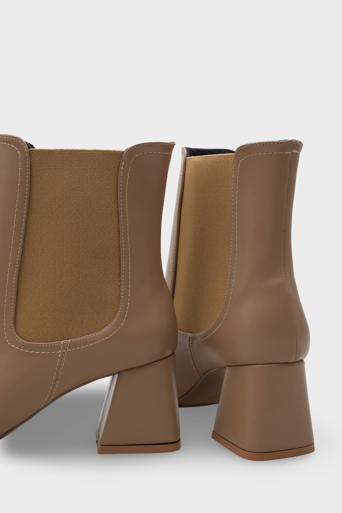 Ronny Sivri Burunlu Yandan Lastikli Kadın Bot