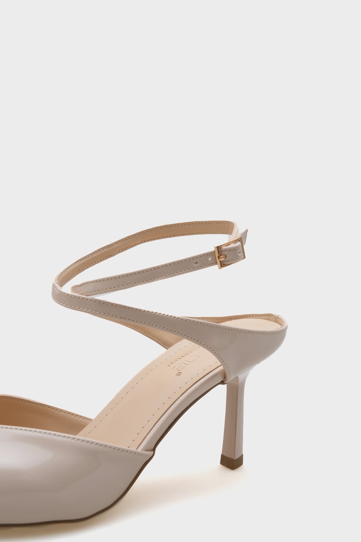 Tiff Sivri Burunlu Orta Topuklu Bilekten Bantlı Kadın Ayakkabı