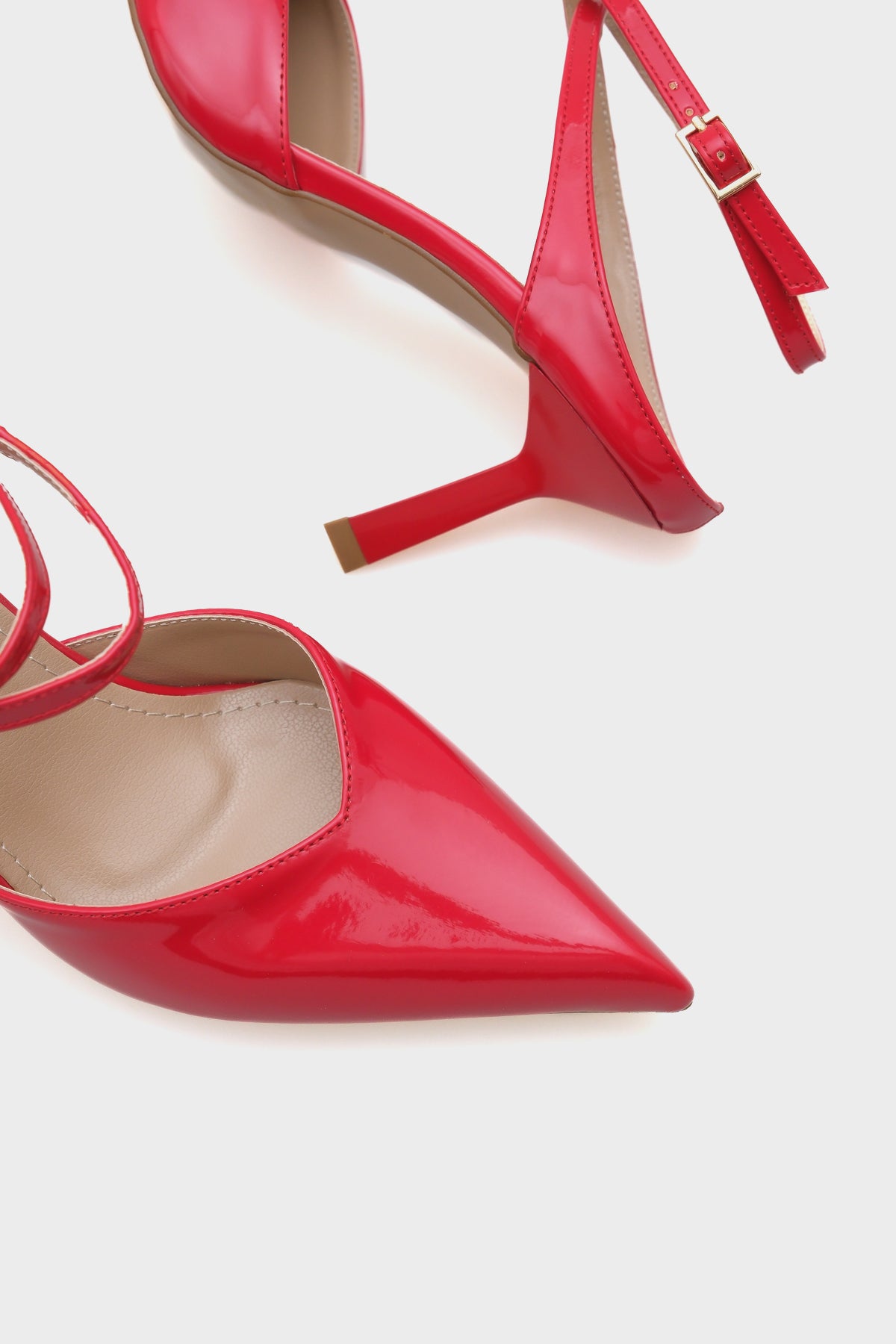 Tiff Sivri Burunlu Orta Topuklu Bilekten Bantlı Kadın Ayakkabı