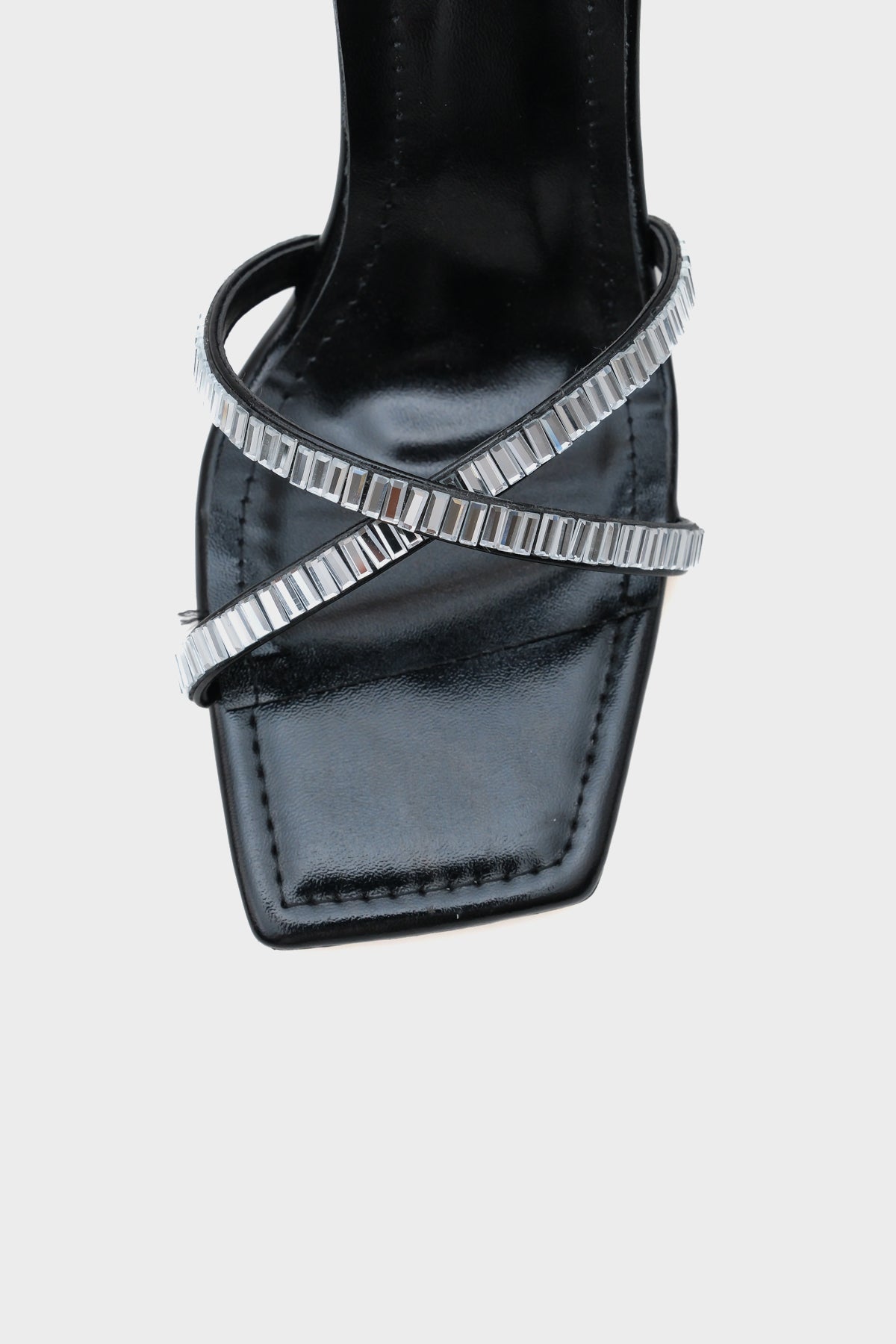 Dafna Küt Burunlu Topuklu Bilekten Bantlı Taşlı Kadın Sandalet