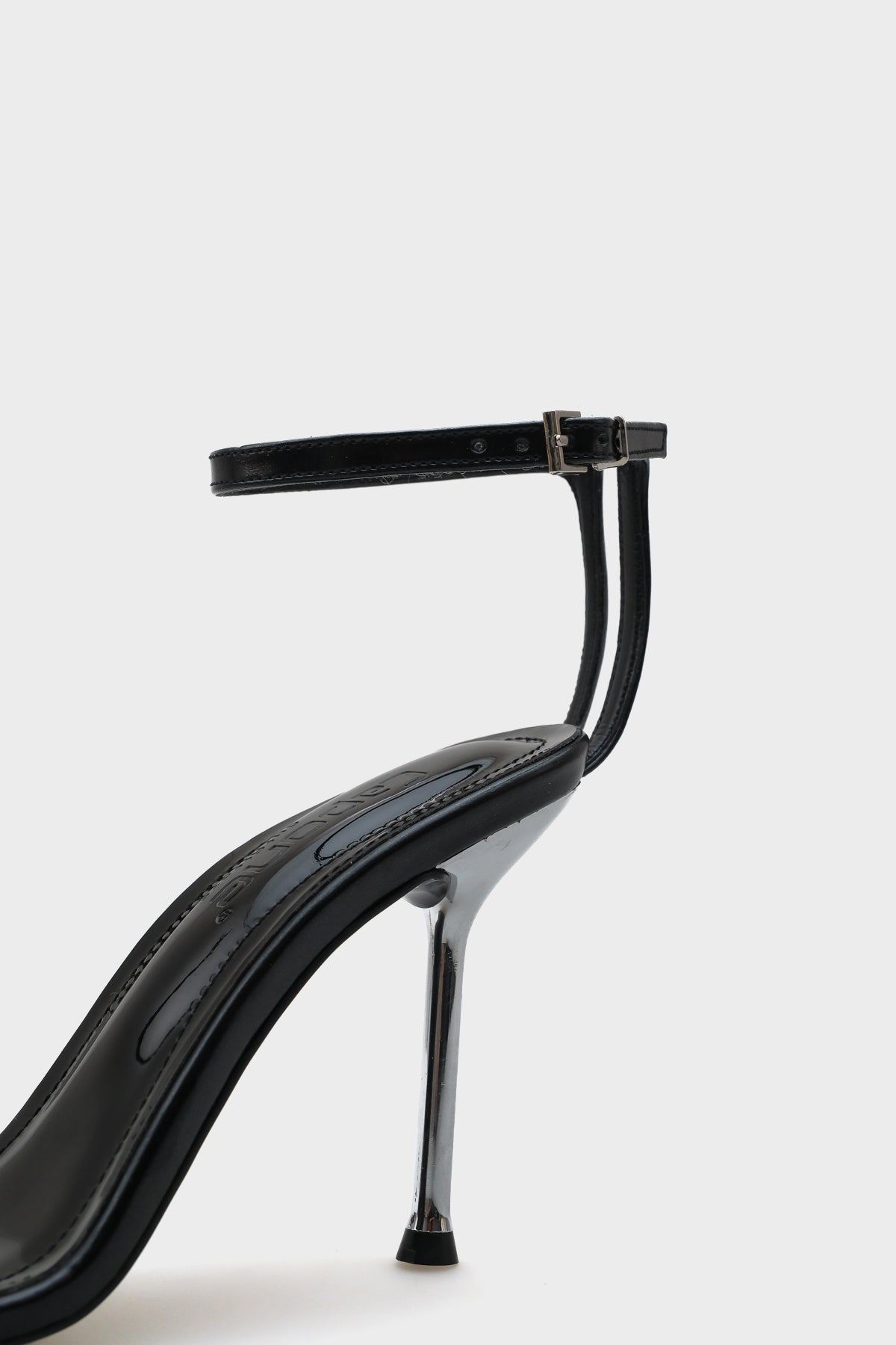 Daisey Topuklu Taşlı Bantlı Bilekten Bantlı Metalik Şık Kadın Sandalet