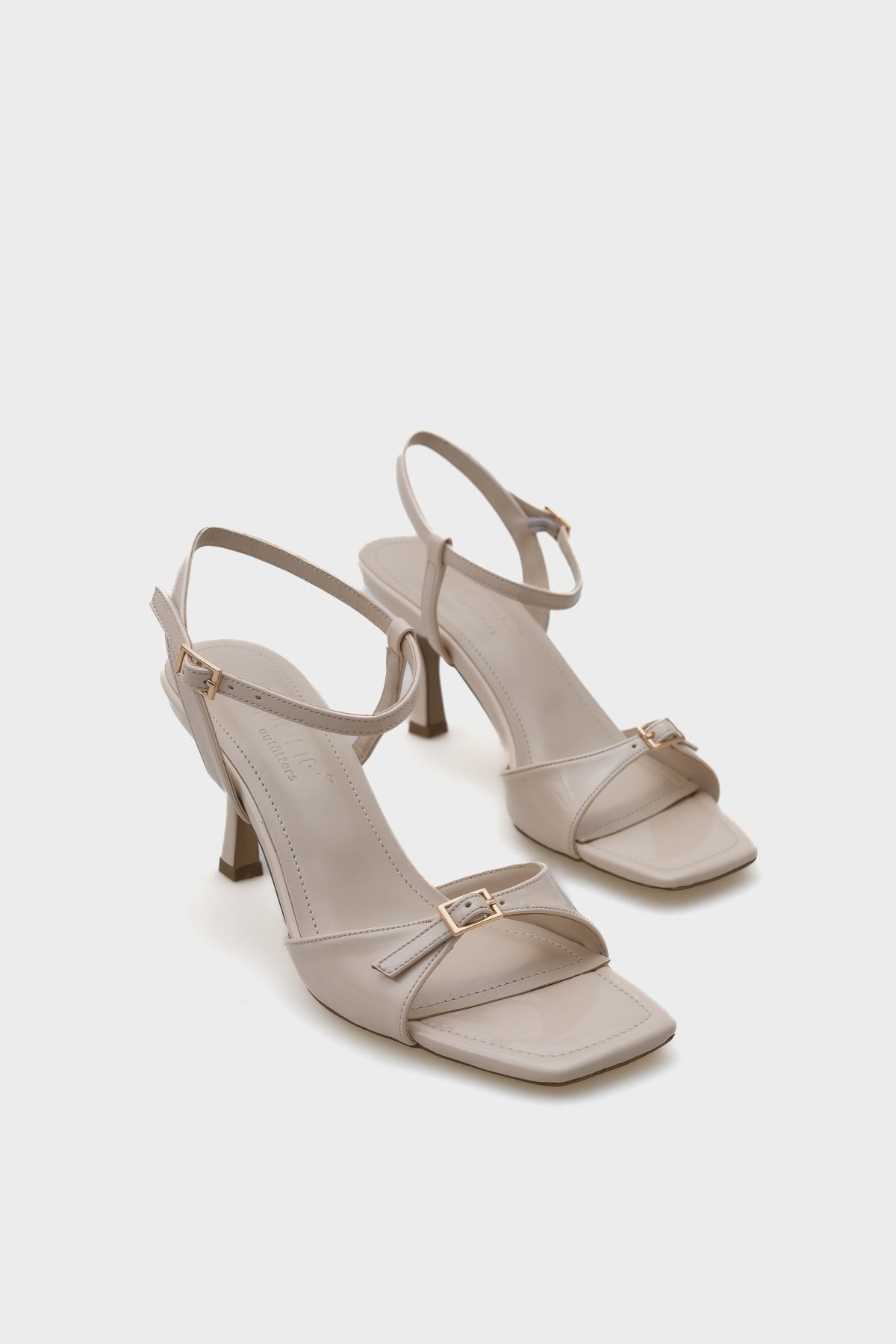 Dale Orta Topuklu Bilekten Bantlı Tokalı Kadın Sandalet