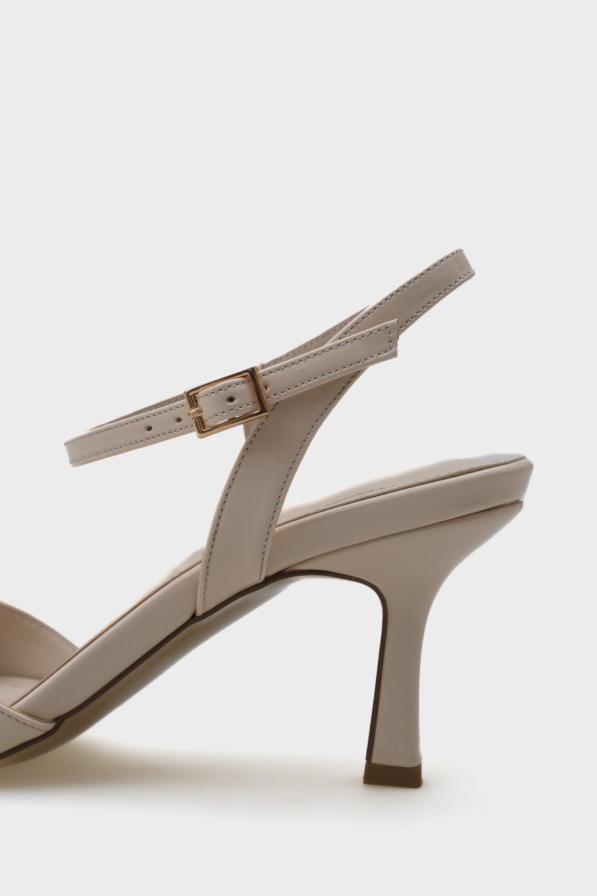 Dale Orta Topuklu Bilekten Bantlı Tokalı Kadın Sandalet