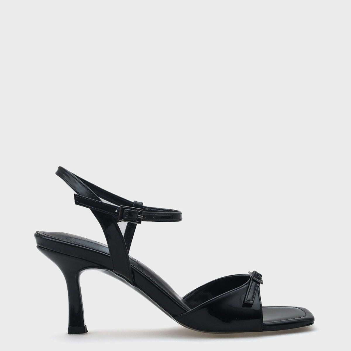 Dale Orta Topuklu Bilekten Bantlı Tokalı Kadın Sandalet