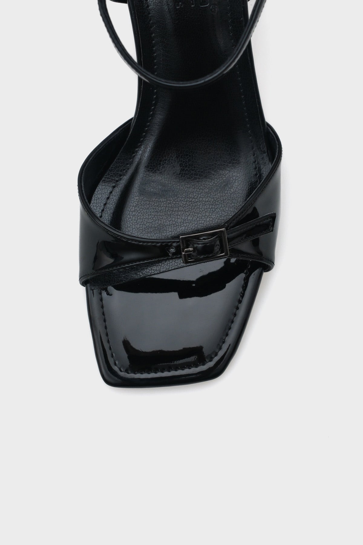 Dale Orta Topuklu Bilekten Bantlı Tokalı Kadın Sandalet