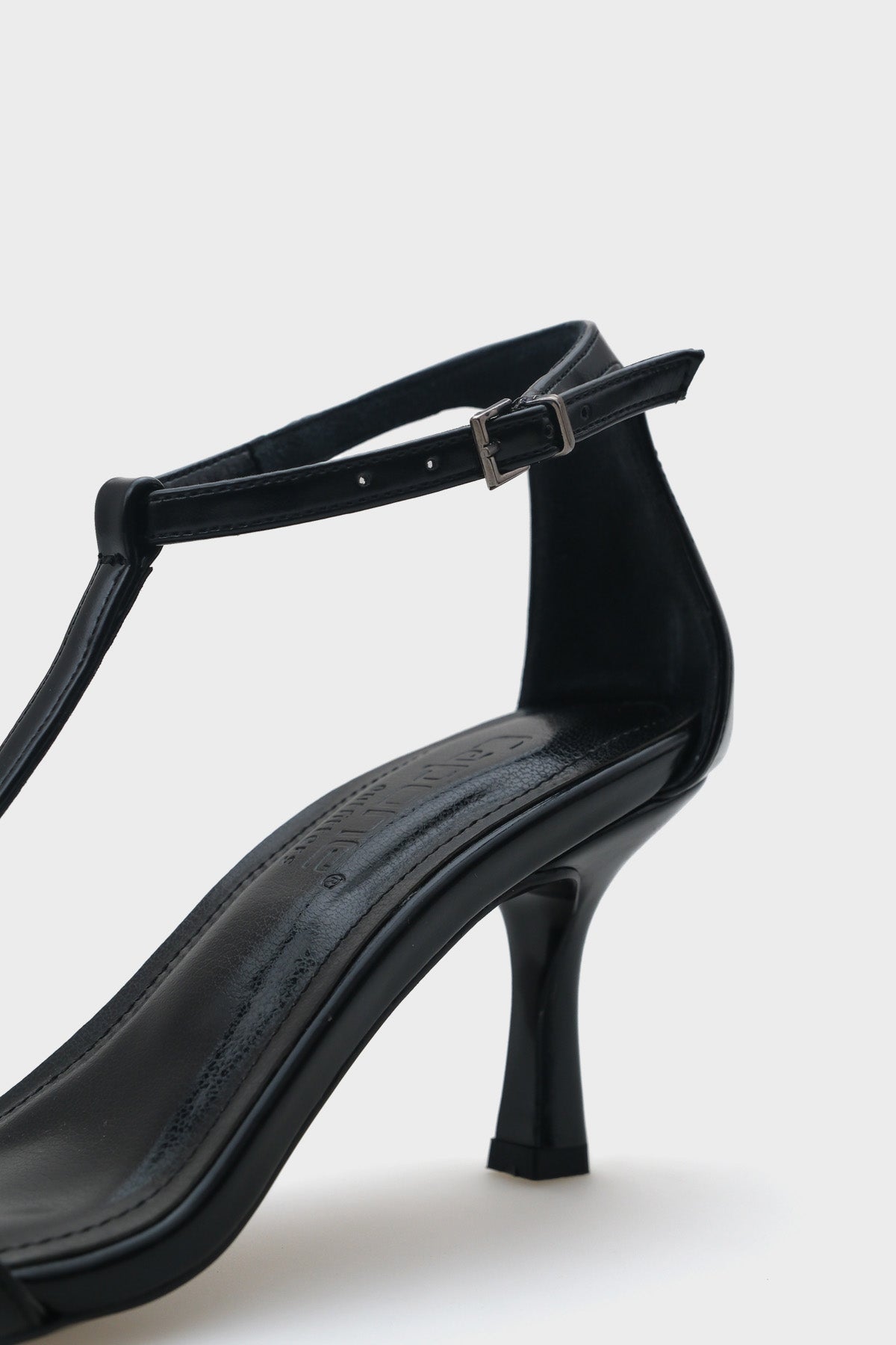 Dalia Orta Topuklu Bilekten Bantlı Kadın Sandalet