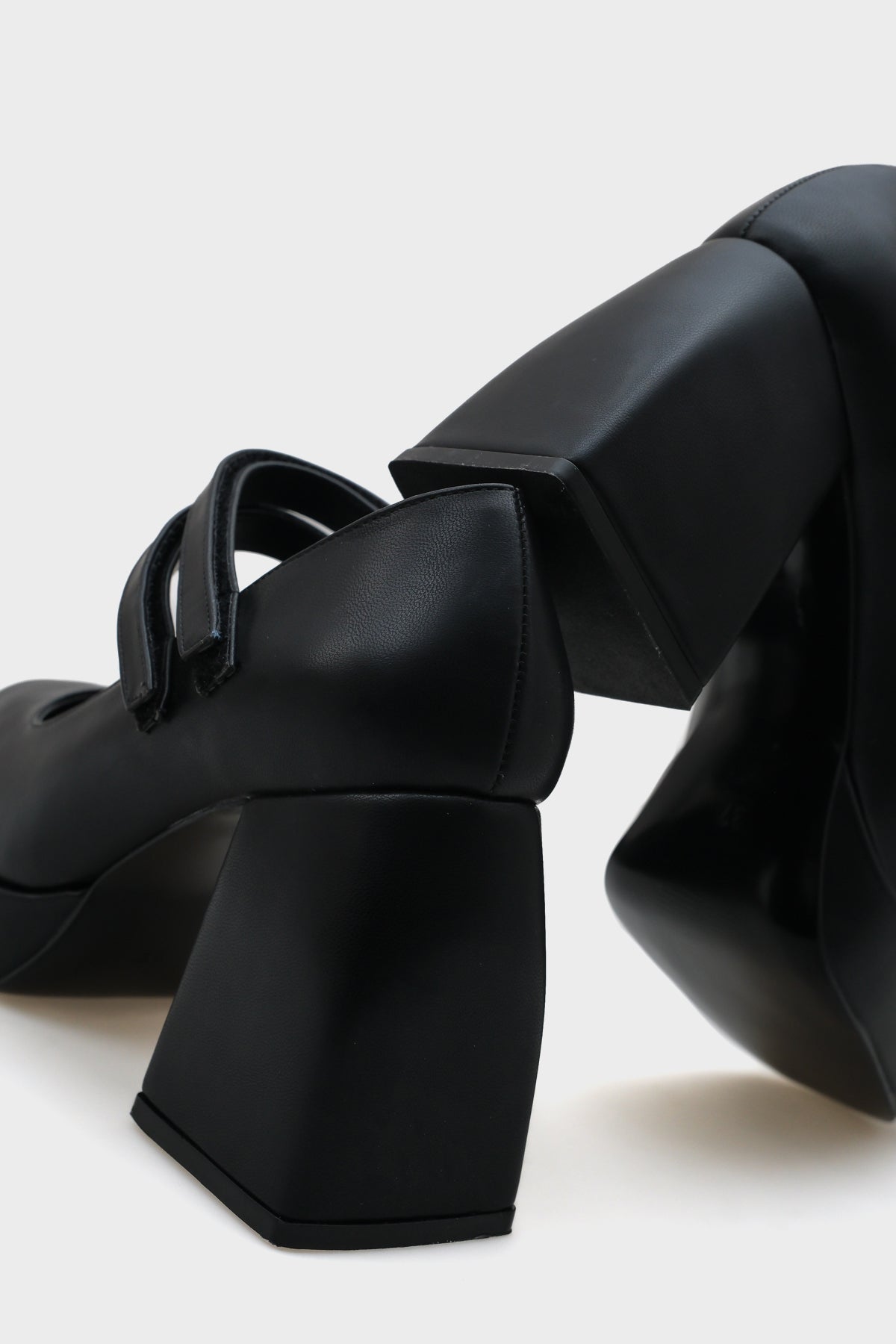 Küt Burunlu Bantlı Platform Mary Jane Ayakkabı