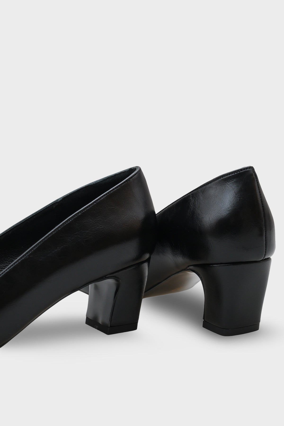 Janie Orta Boy Topuklu Küt Burunlu Hakiki Deri Astarlı Kadın Ayakkabı