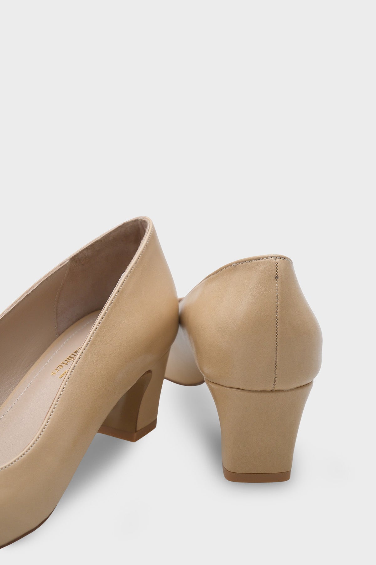 Janie Orta Boy Topuklu Küt Burunlu Hakiki Deri Astarlı Kadın Ayakkabı