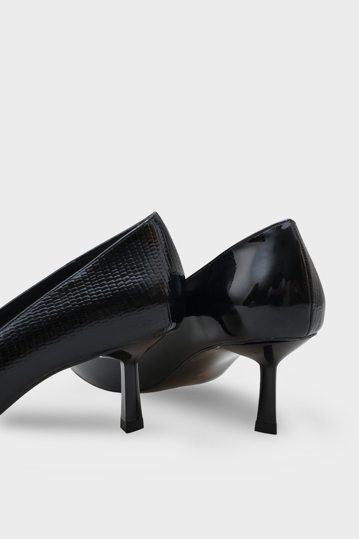 Brianne Orta Topuklu Bantlı Yılan Baskılı Hakiki Deri Astarlı Stiletto