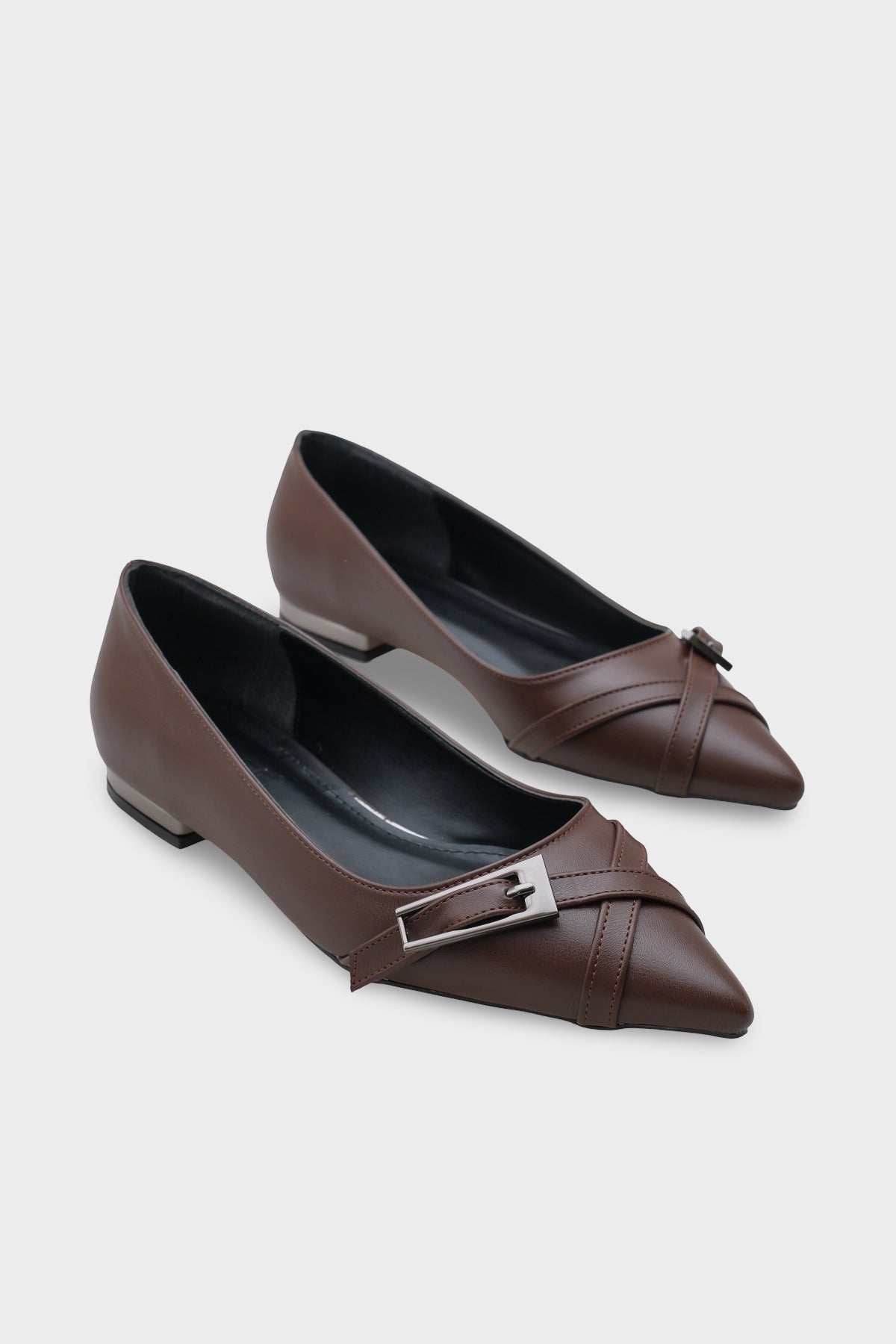 Karry Sivri Burunlu Kısa Topuklu Metal Aksesuarlı Kadın Babet