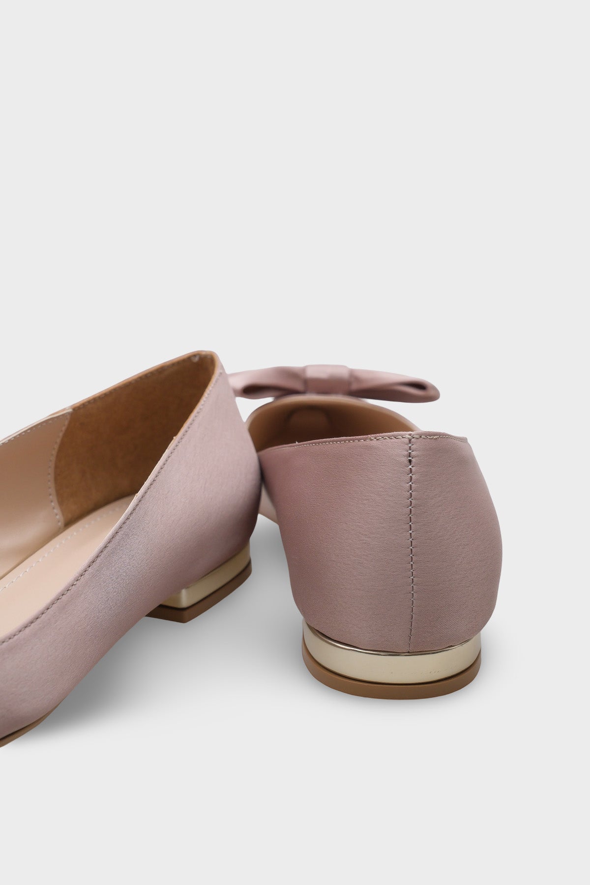 Zelma  Sivri Burunlu Kısa Topuklu Fiyonklu Saten Kadın Babet