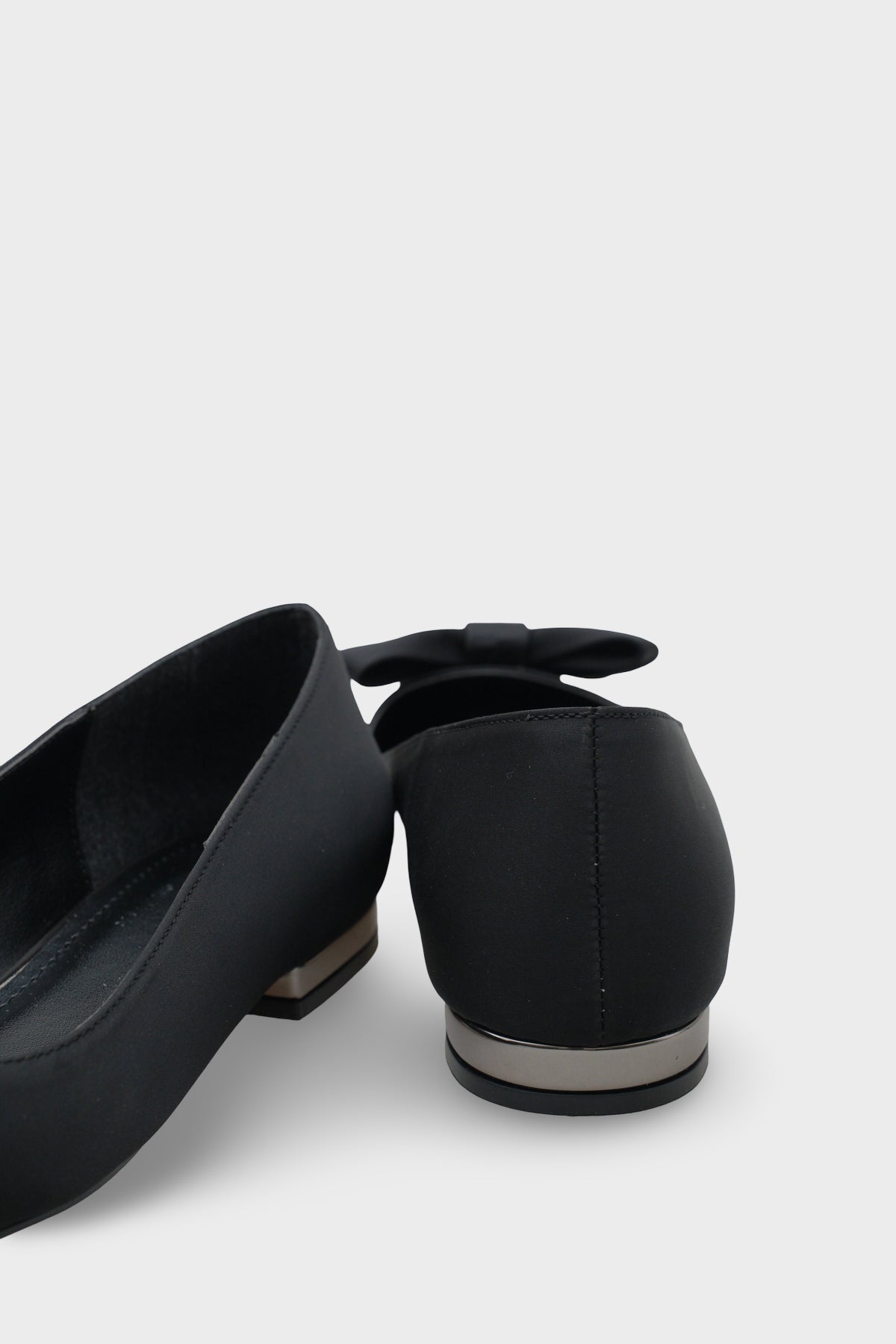 Zelma Sivri Burunlu Kısa Topuklu Fiyonklu Saten Kadın Babet