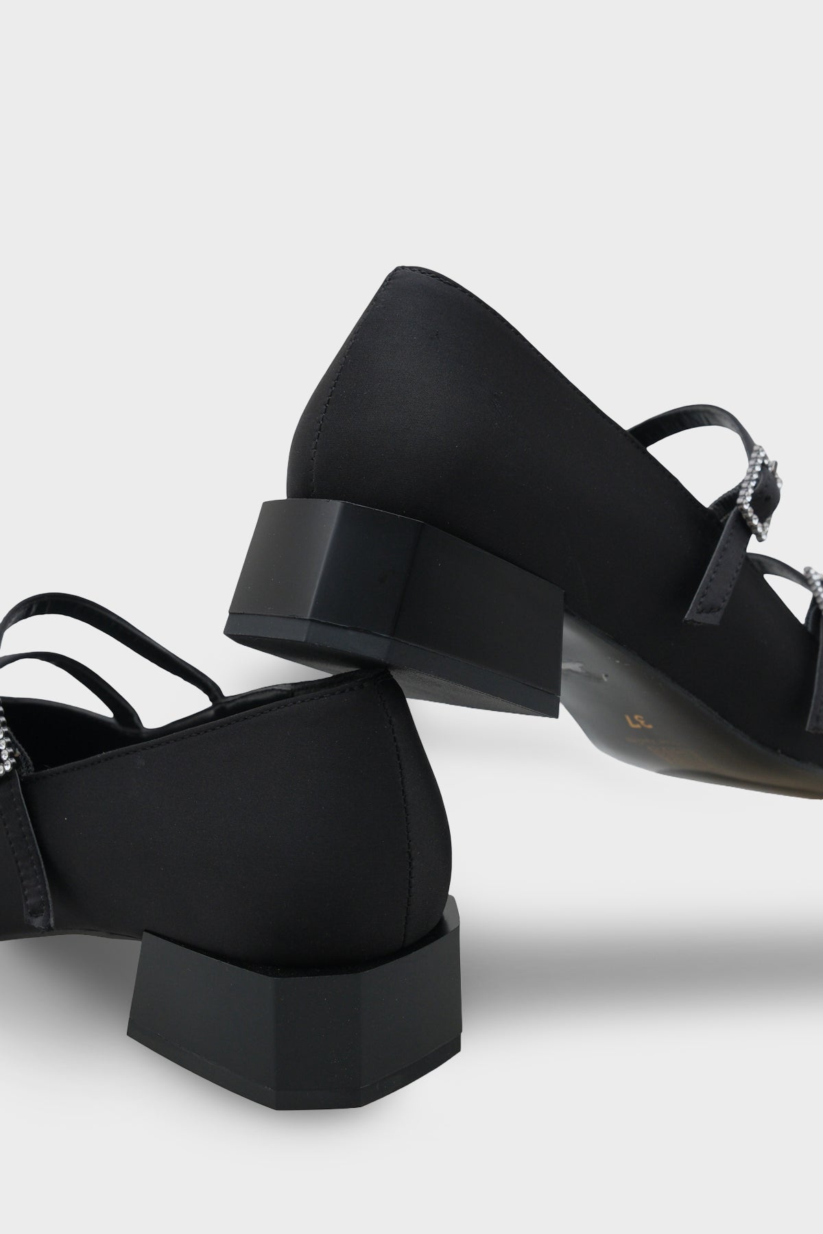 Katheryn Küt Burunlu Kısa Topuklu Taşlı Tokalı Saten Mary Jane Kadın Ayakkabı