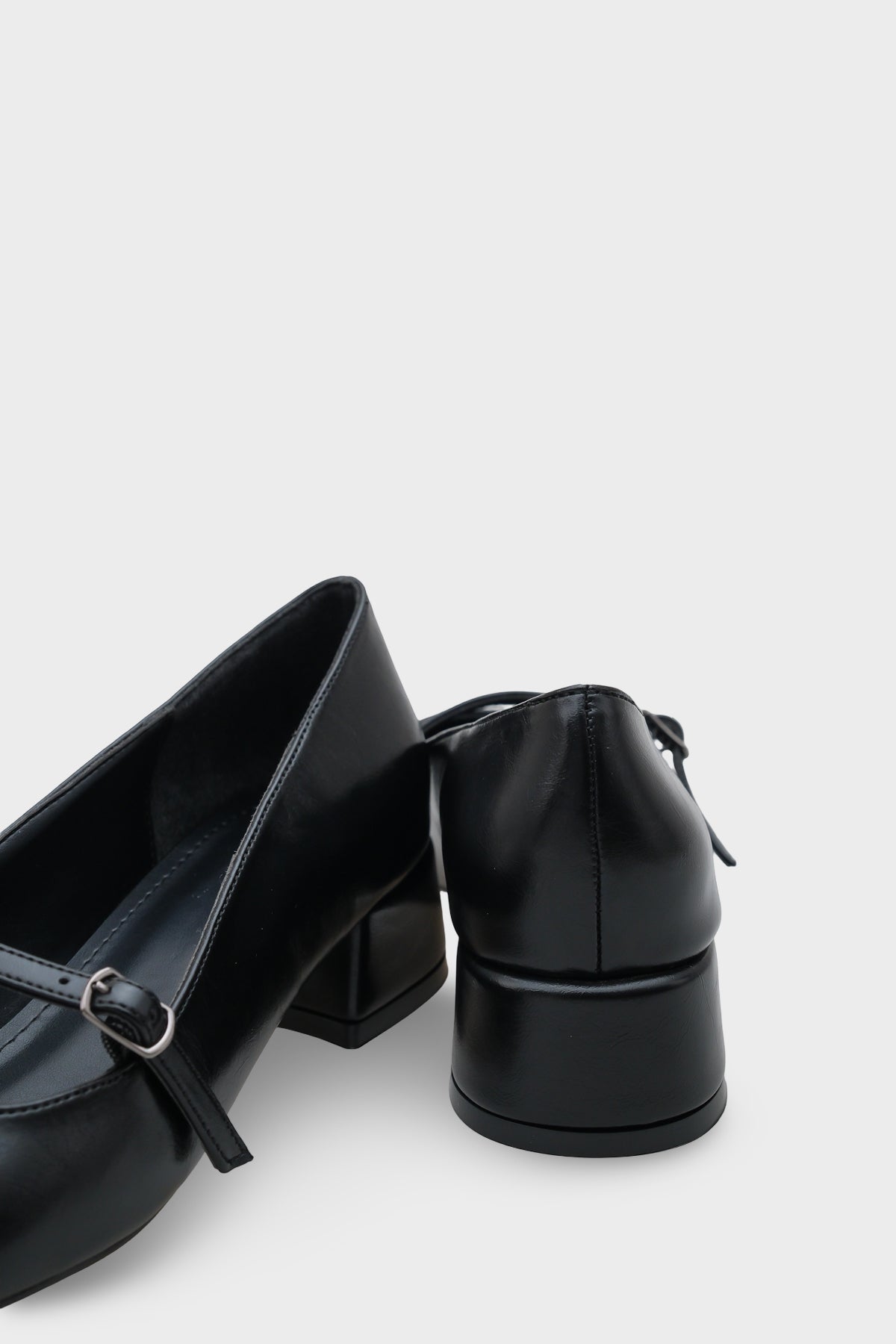 Elyn Kısa Topuklu Küt Burunlu Bantlı Mary Jane Kadın Ayakkabı