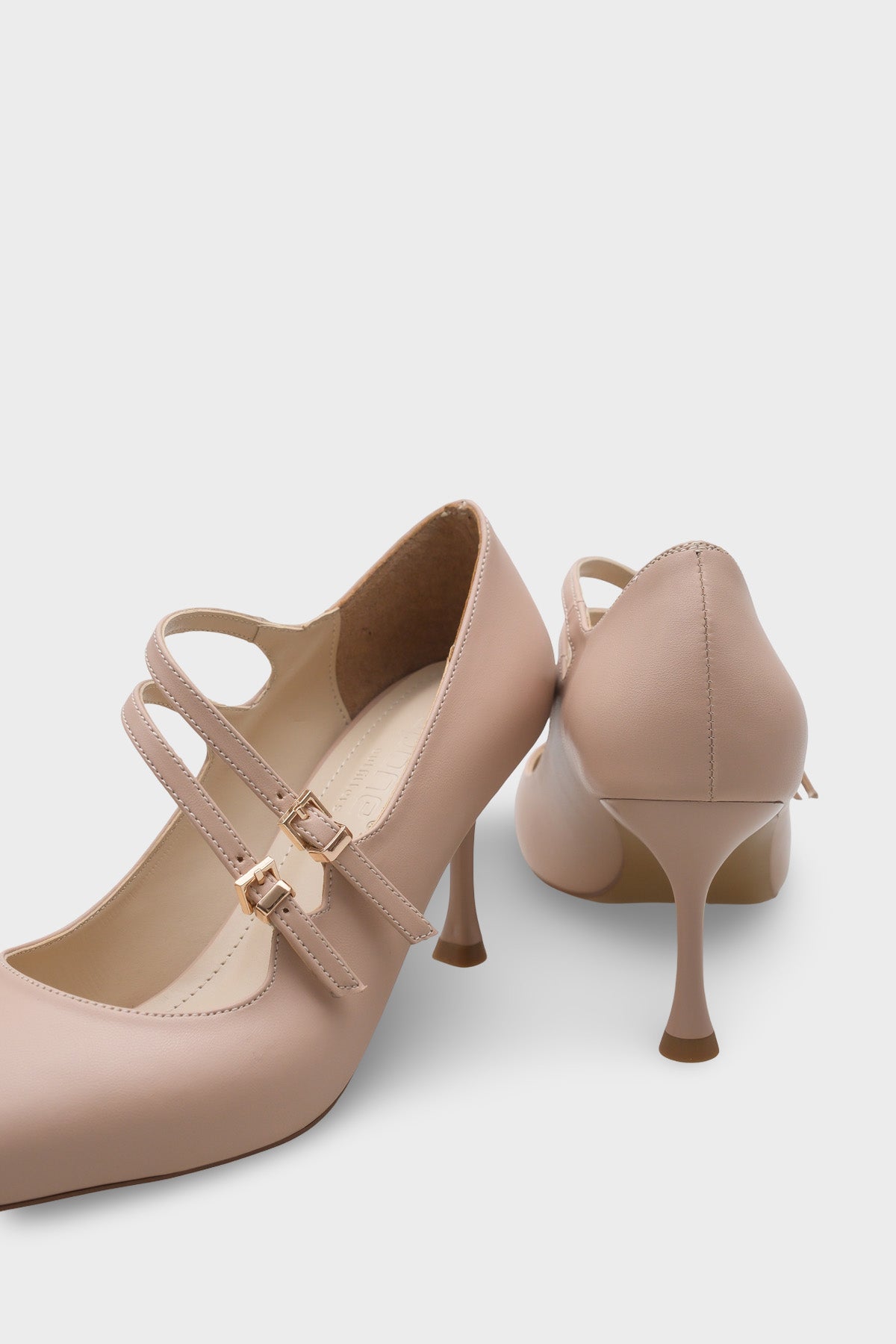 Marigold Orta Topuklu Sivri Burunlu Bantlı Kadın Ayakkabı