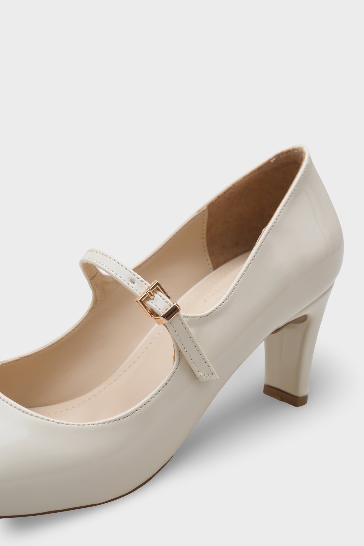 Melody Sivri Burunlu Orta Topuklu Rugan Görünümlü Kadın Ayakkabı