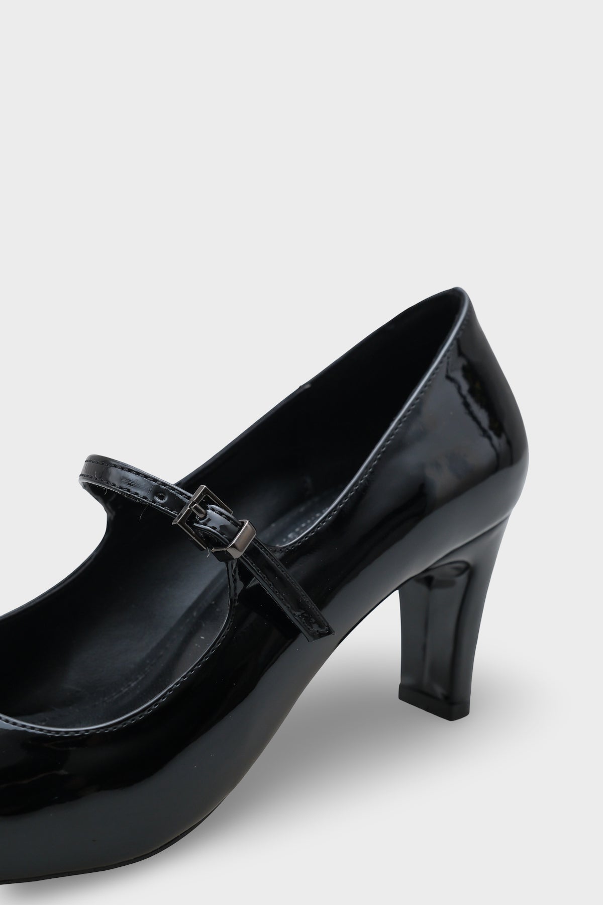 Melody Sivri Burunlu Orta Topuklu Rugan Görünümlü Kadın Ayakkabı