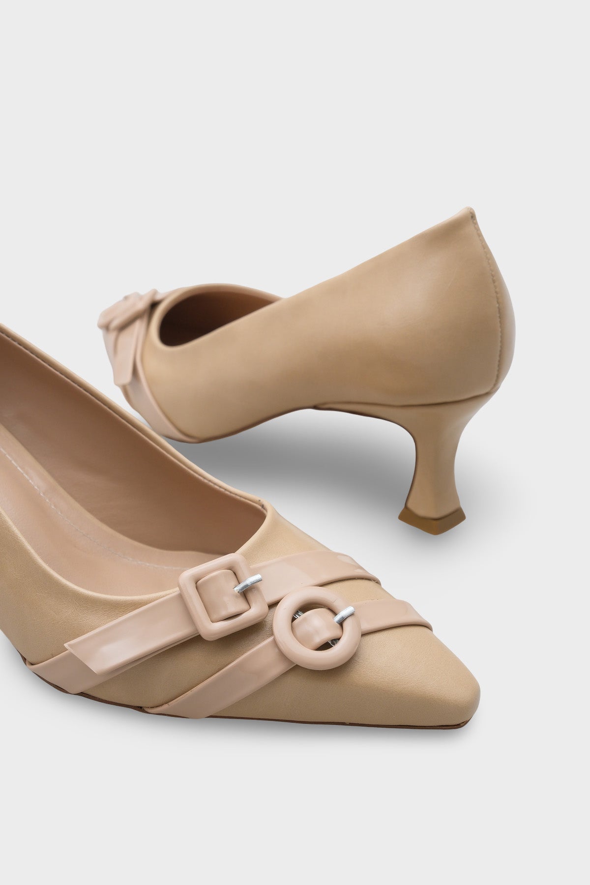 Mirabel Sivri Burunlu Tokalı Orta Topuklu Kadın Ayakkabı