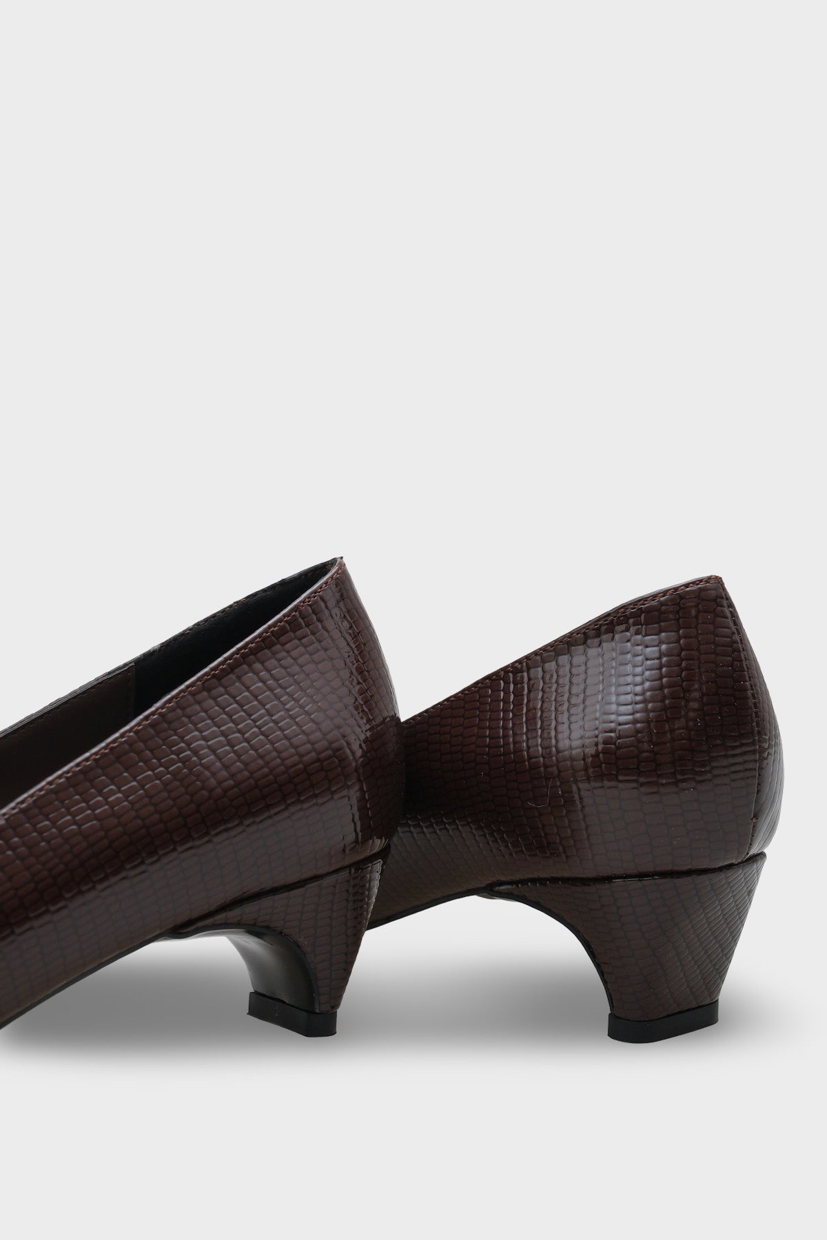 Jodi Metal Aksesuarlı Kısa Topuklu Kadın Ayakkabı