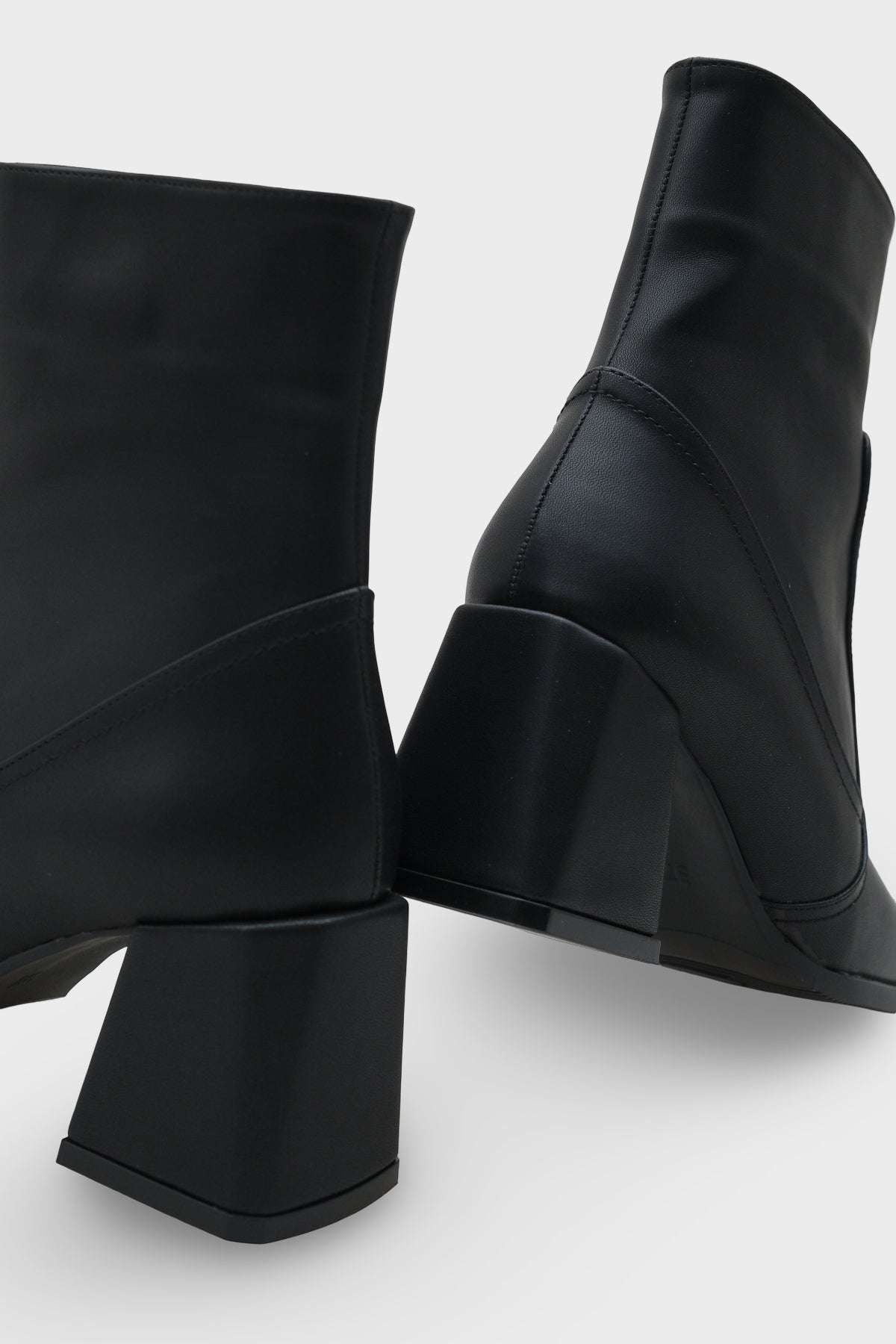 Anjela Küt Burunlu Yandan Fermuarlı Kadın Bot