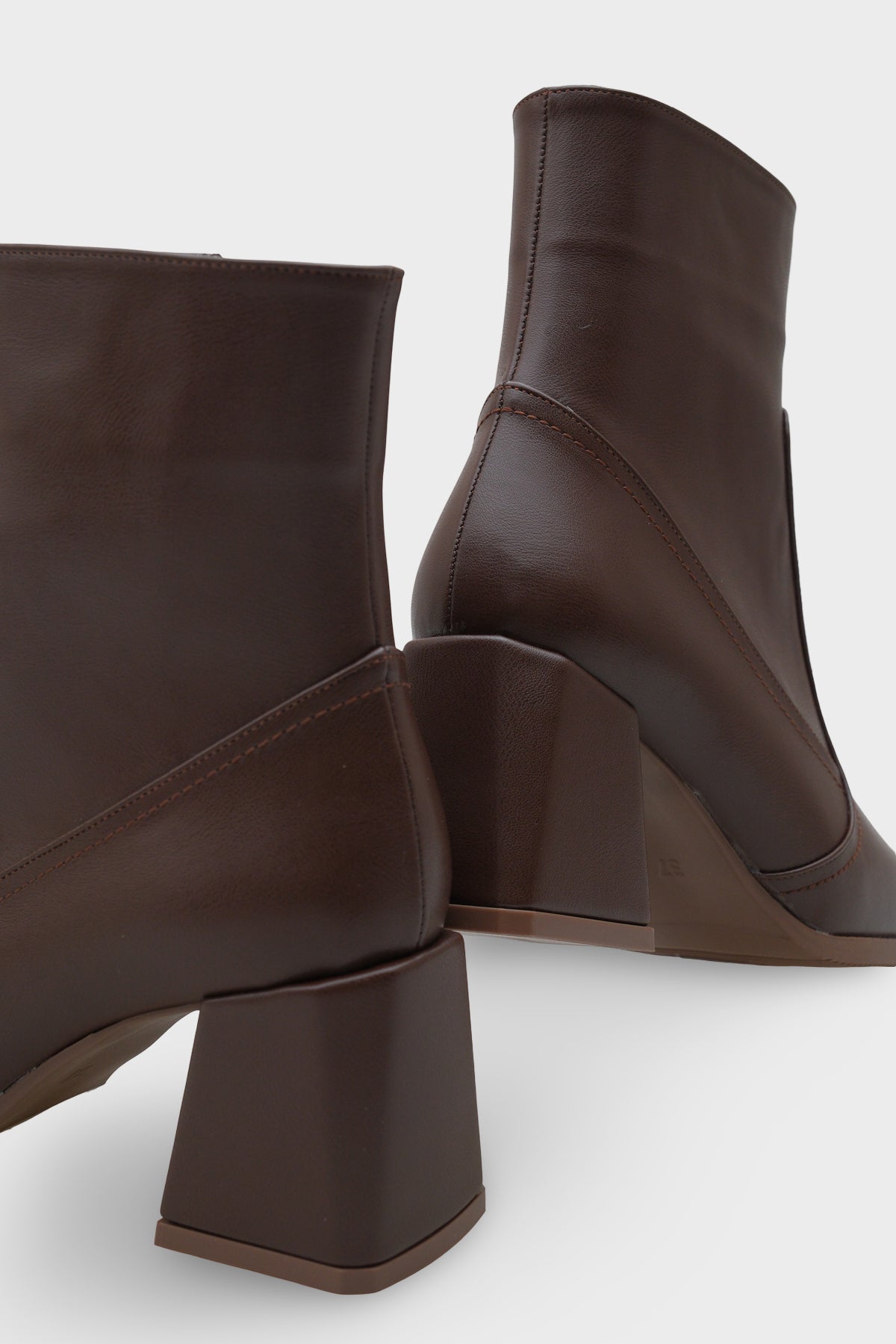 Anjela Küt Burunlu Yandan Fermuarlı Kadın Bot