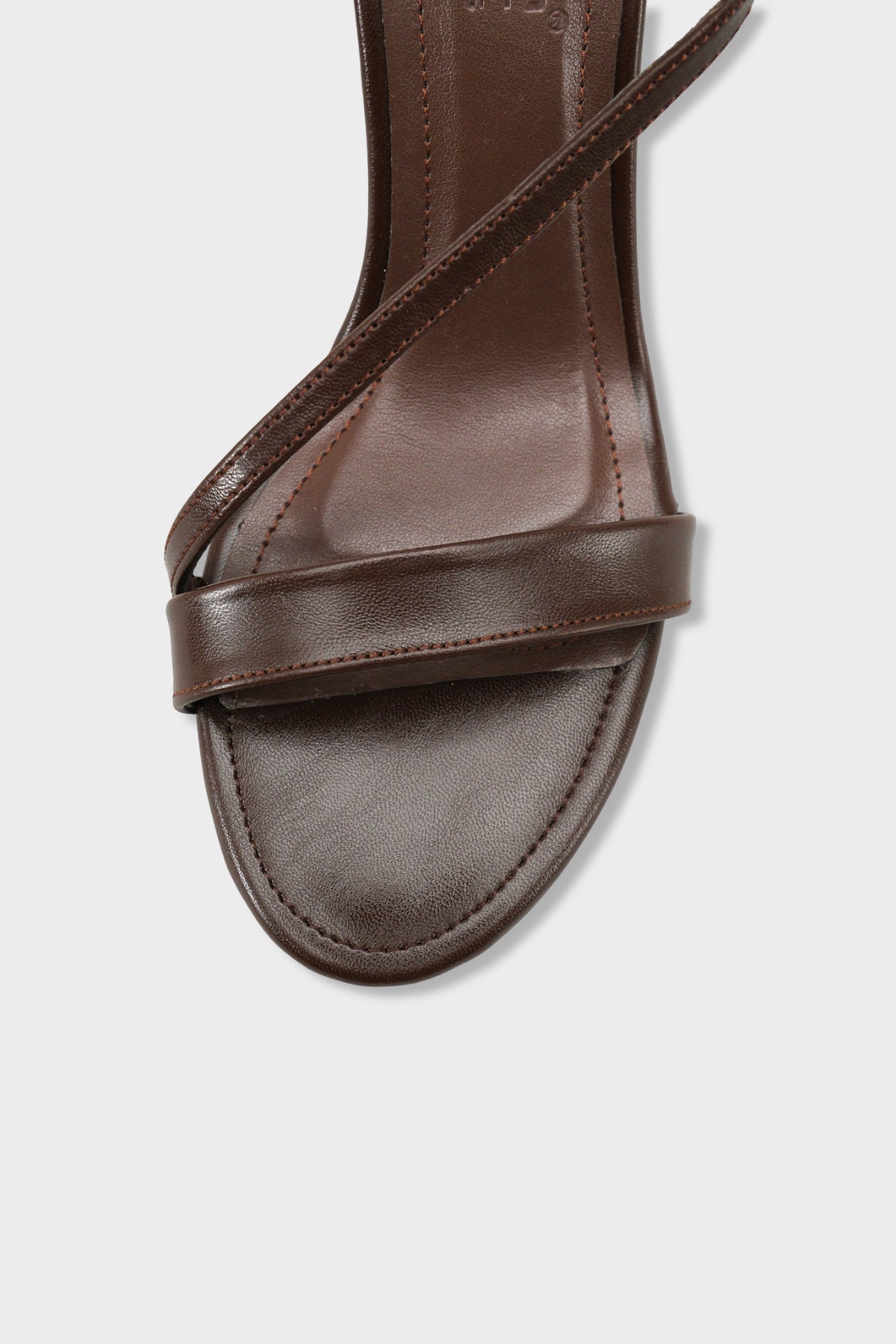 Corilla Yuvarlak Burunlu Orta Topuklu Bilekten Bantlı Kadın Şık Ayakkabı