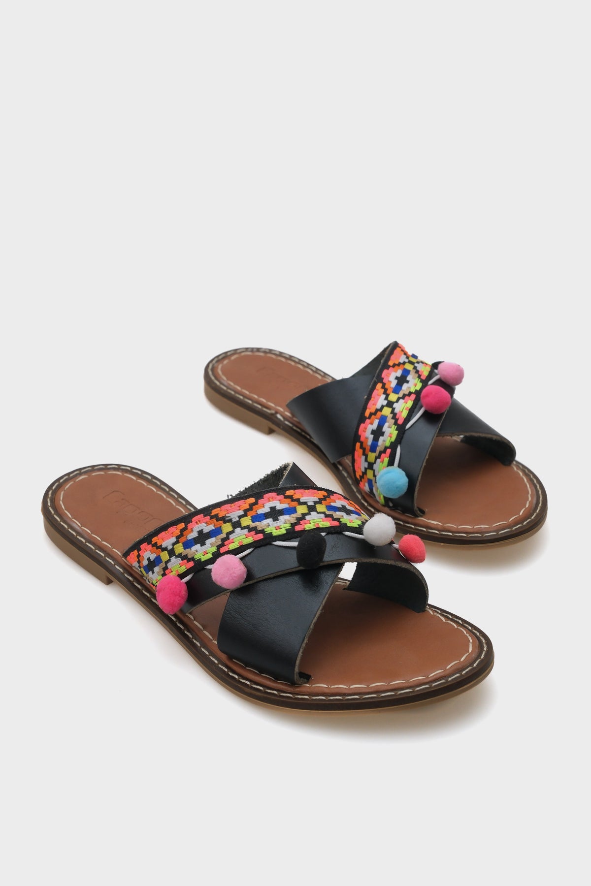 Mada 8084 Hakiki Deri Ponponlu Kadın Terlik