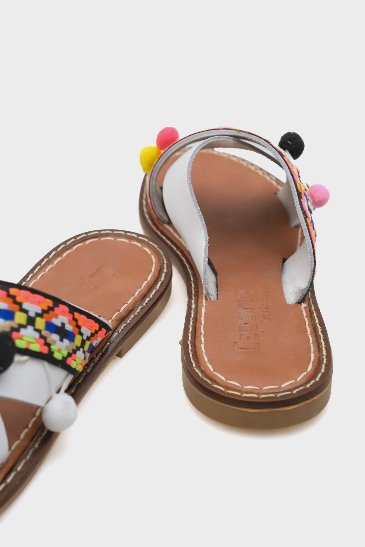 Mada 8084 Hakiki Deri Ponponlu Kadın Terlik