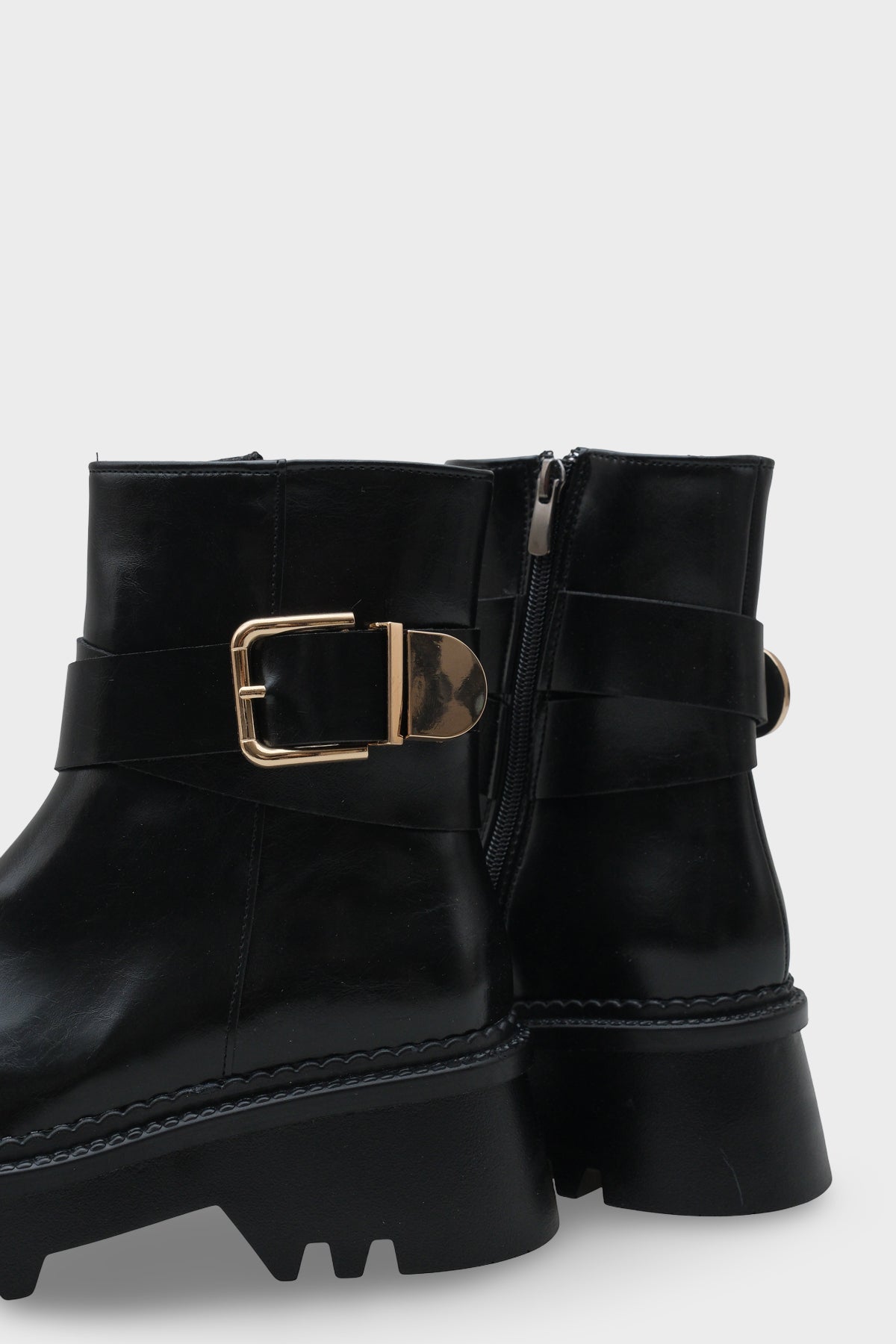 Giselle Trak Tabanlı Metal Tokalı Yandan Fermuarlı Kadın Uzun Bot