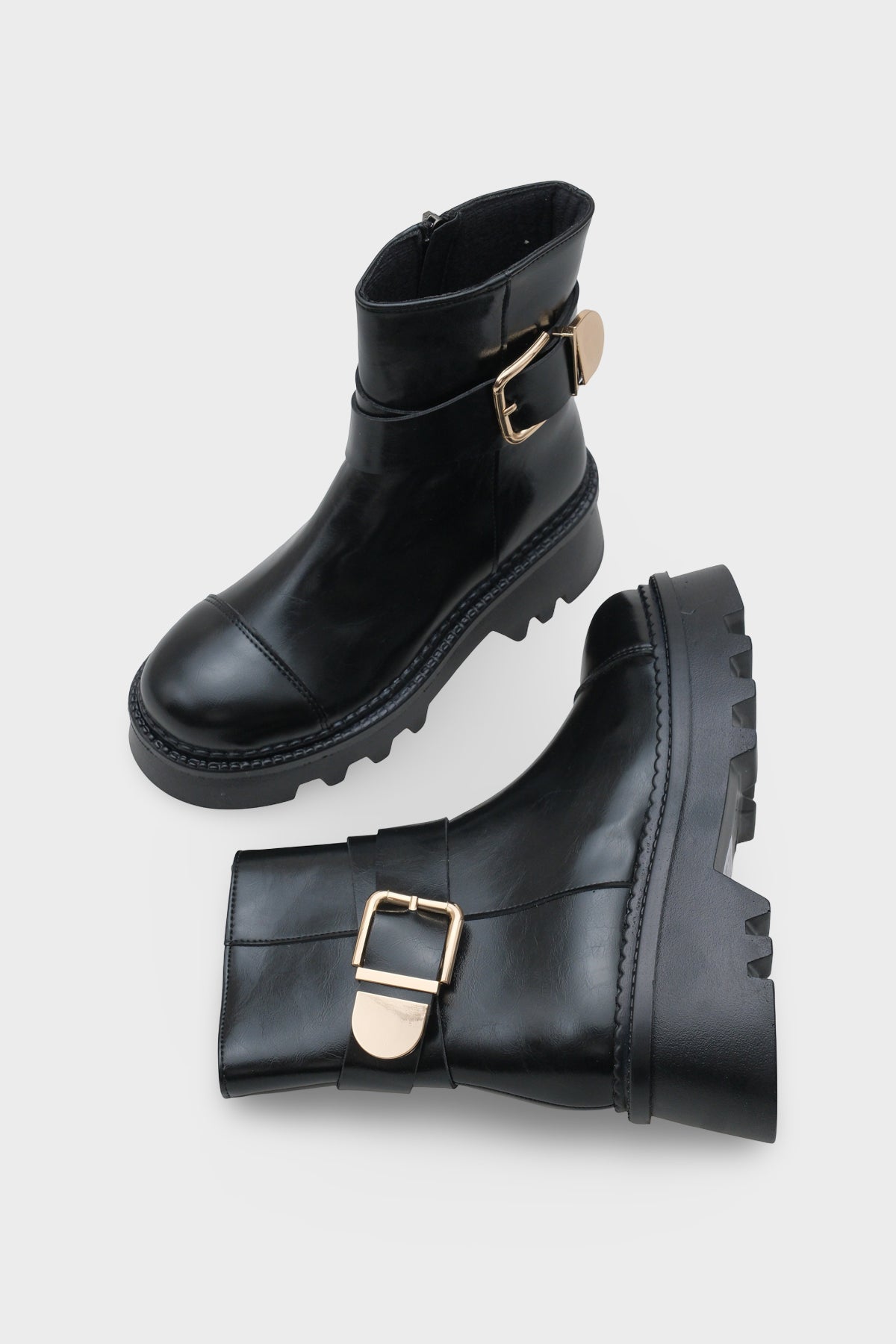 Giselle Trak Tabanlı Metal Tokalı Yandan Fermuarlı Kadın Uzun Bot