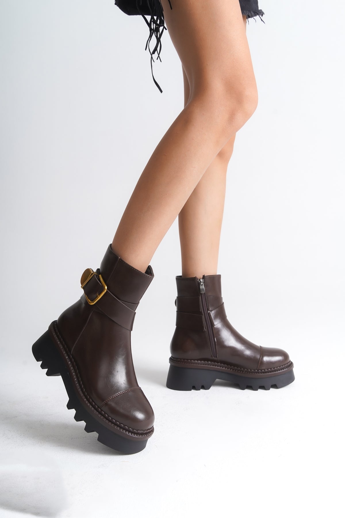 Giselle Trak Tabanlı Metal Tokalı Yandan Fermuarlı Kadın Uzun Bot