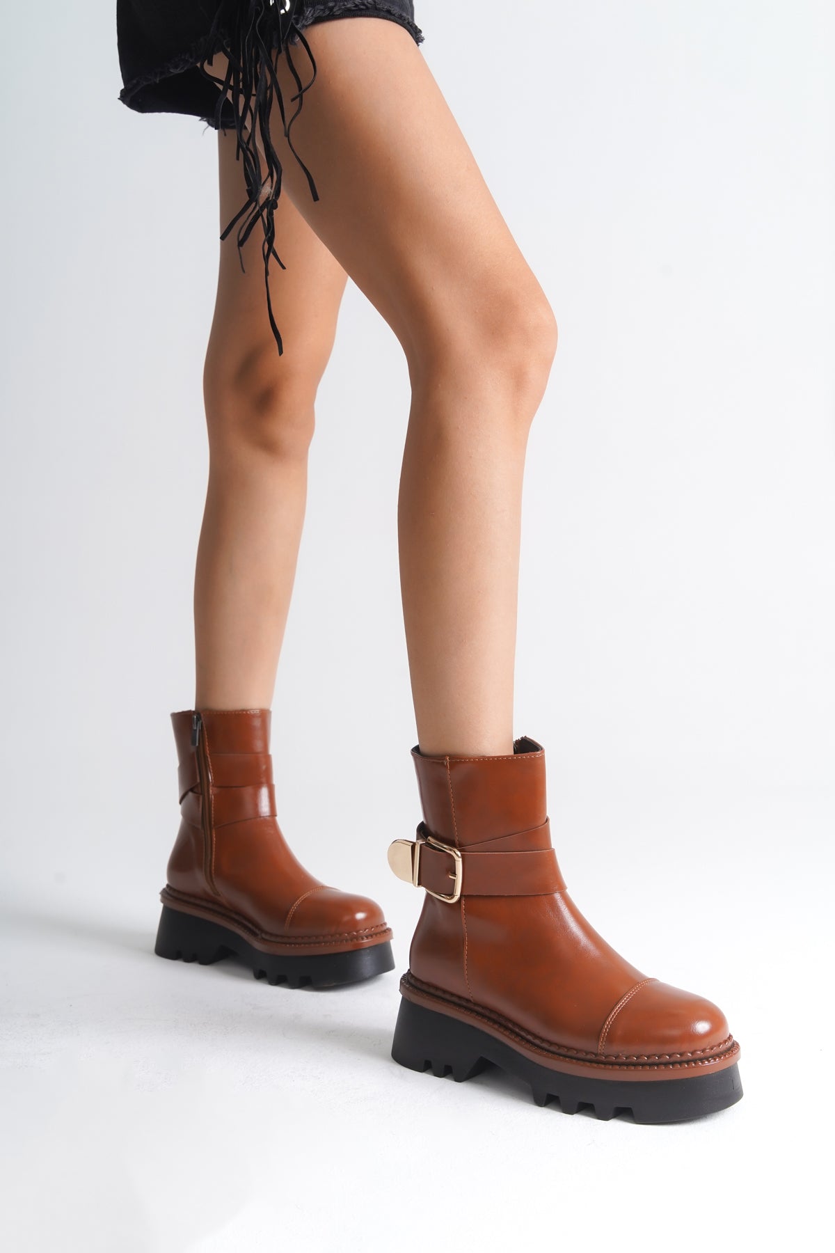 Giselle Trak Tabanlı Metal Tokalı Yandan Fermuarlı Kadın Uzun Bot