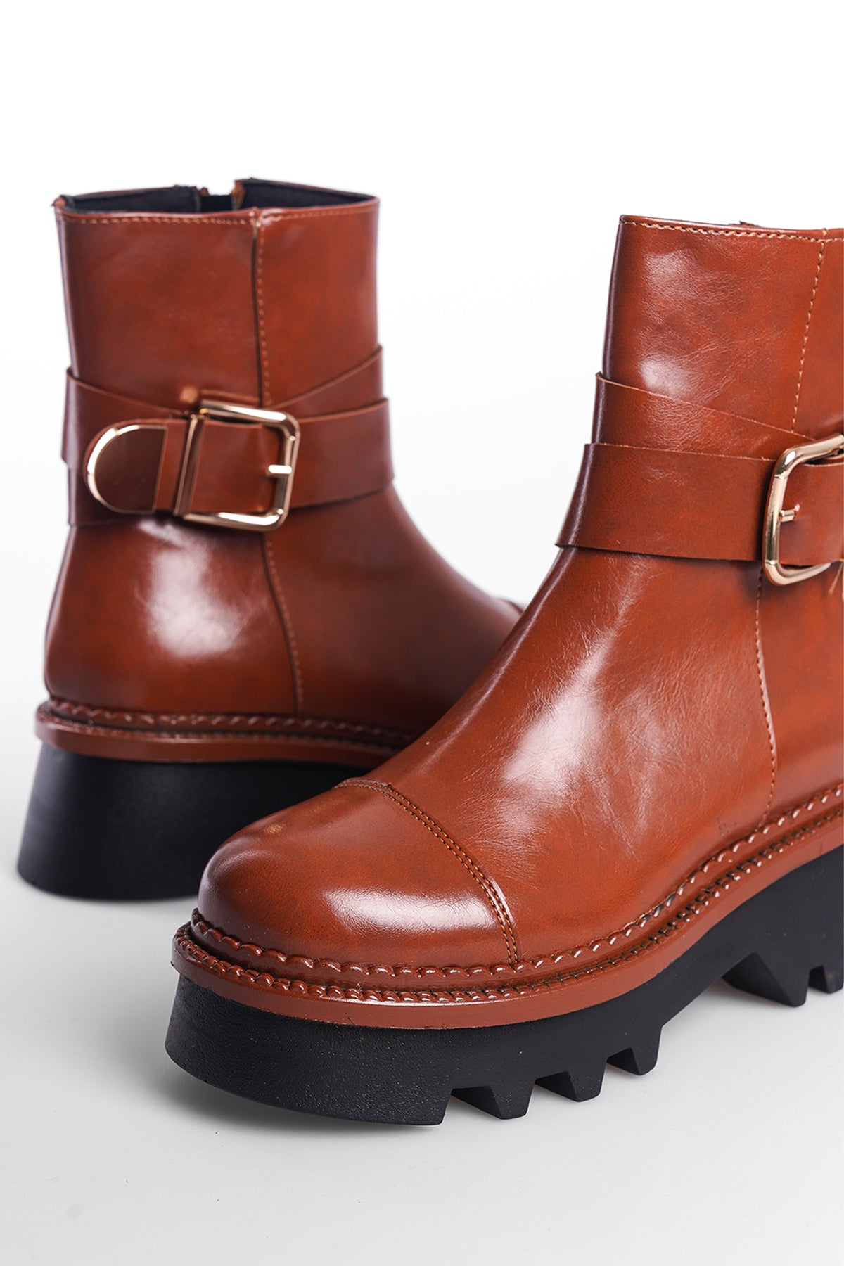 Giselle Trak Tabanlı Metal Tokalı Yandan Fermuarlı Kadın Uzun Bot